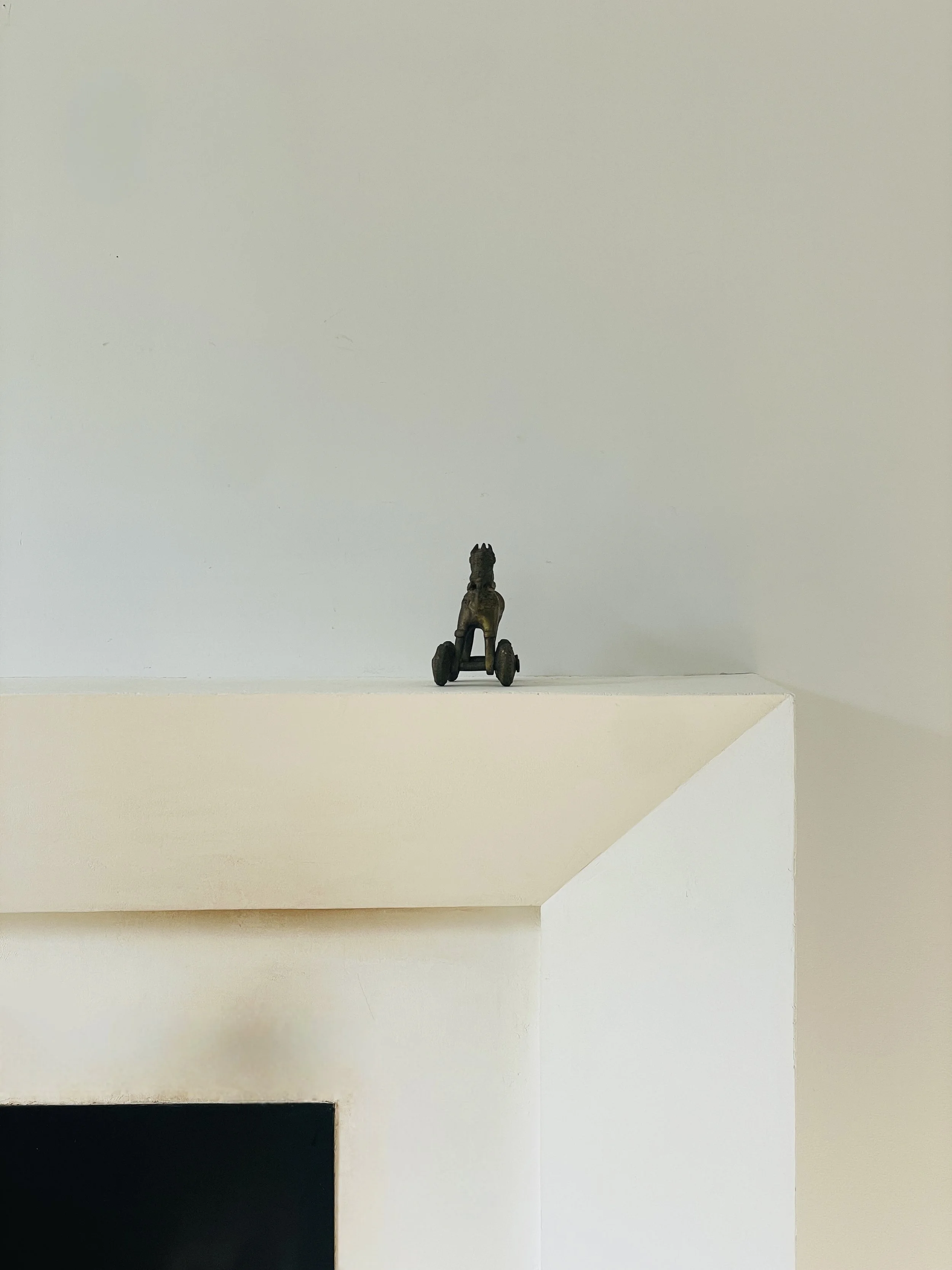 MATERI(A)NTIQUES BRASS TOY HORSE WITH PARTIALLY MOBILE WHEELS(3).jpg