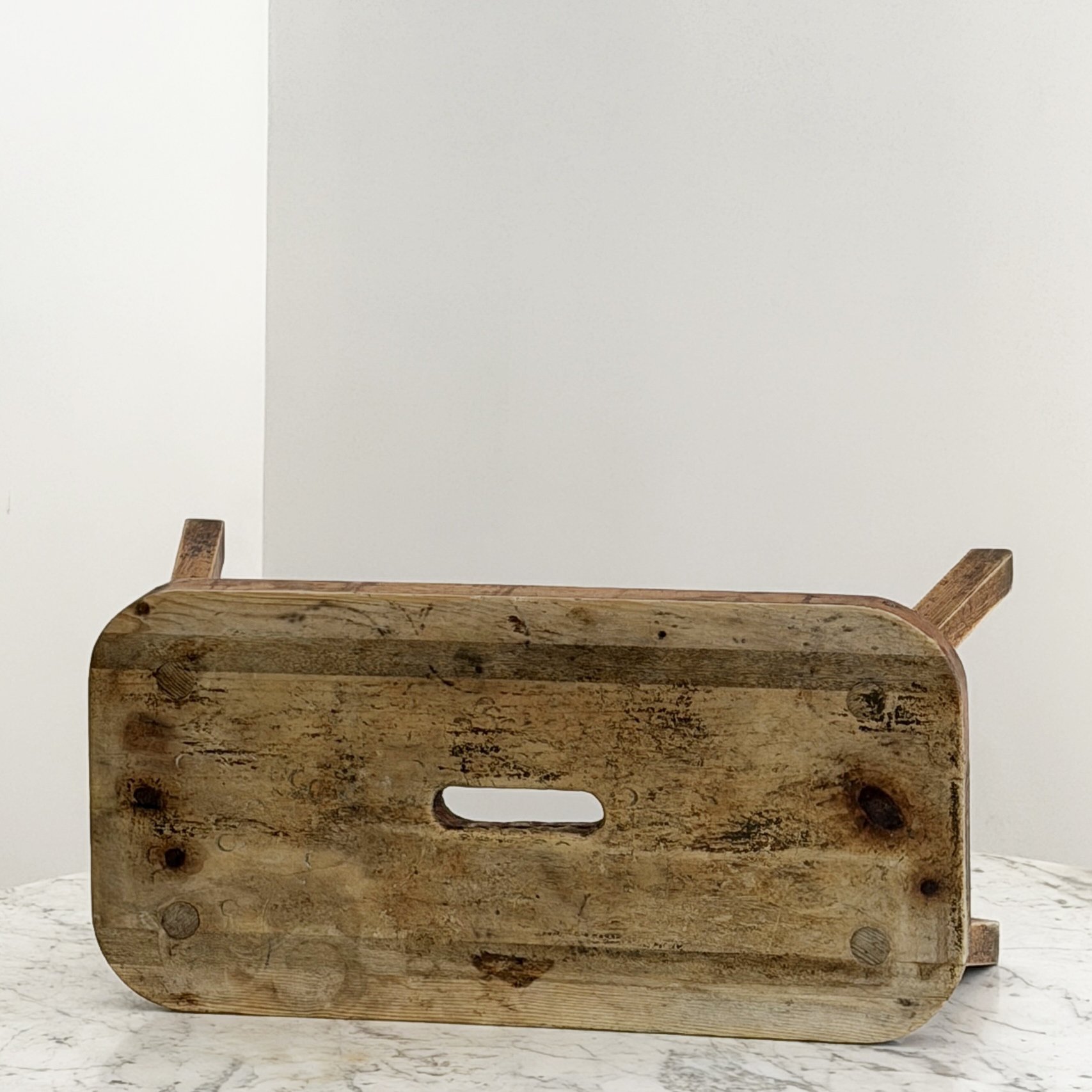 MATERI(A)NTIQUES LOW WOODEN STEPSTOOL WITH HANDHOLD.4.jpg