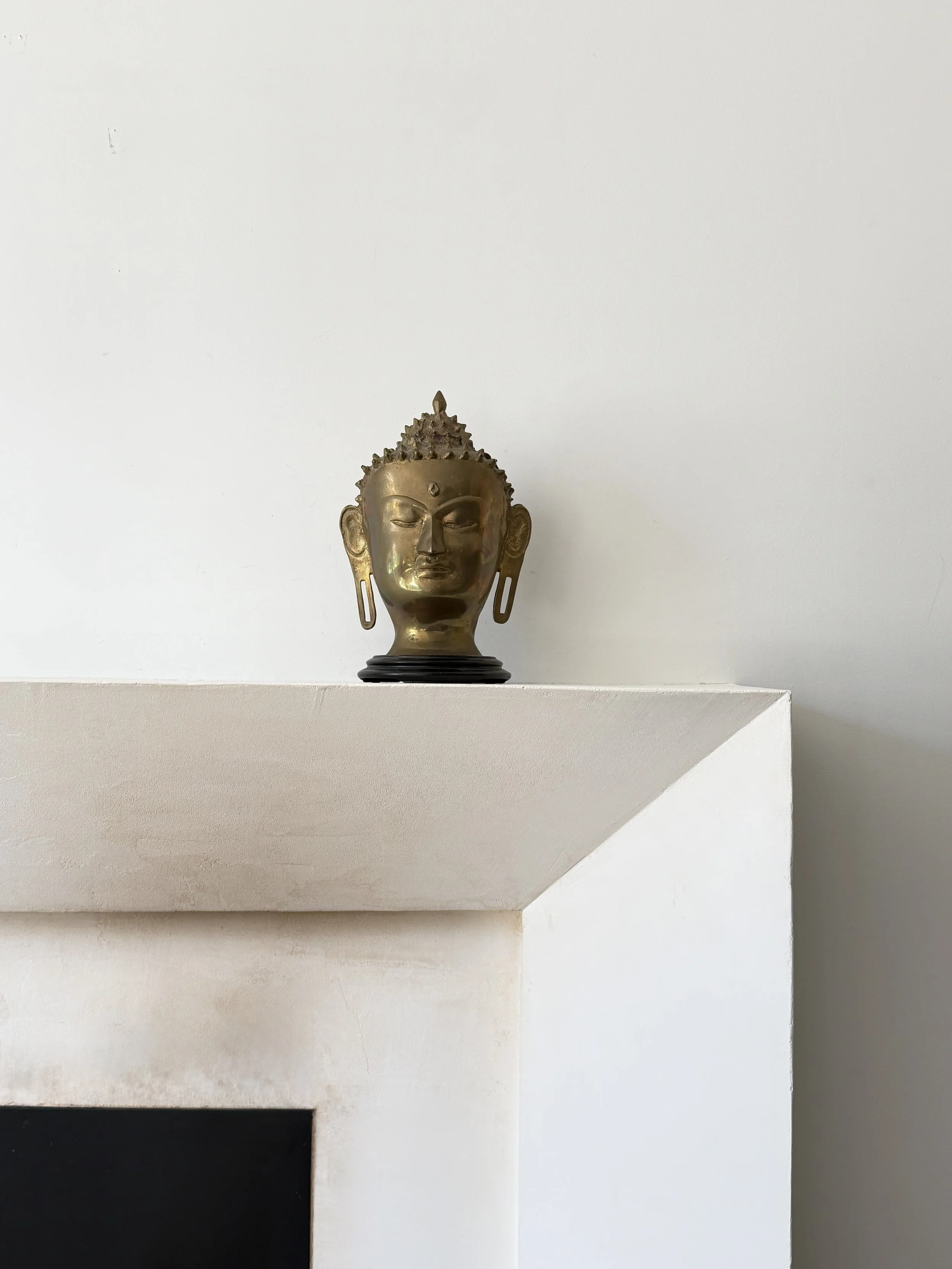 MATERI(A)NTIQUES LARGE CAST BRASS BUDDHA HEAD ON WOODEN STAND 501-A.jpg