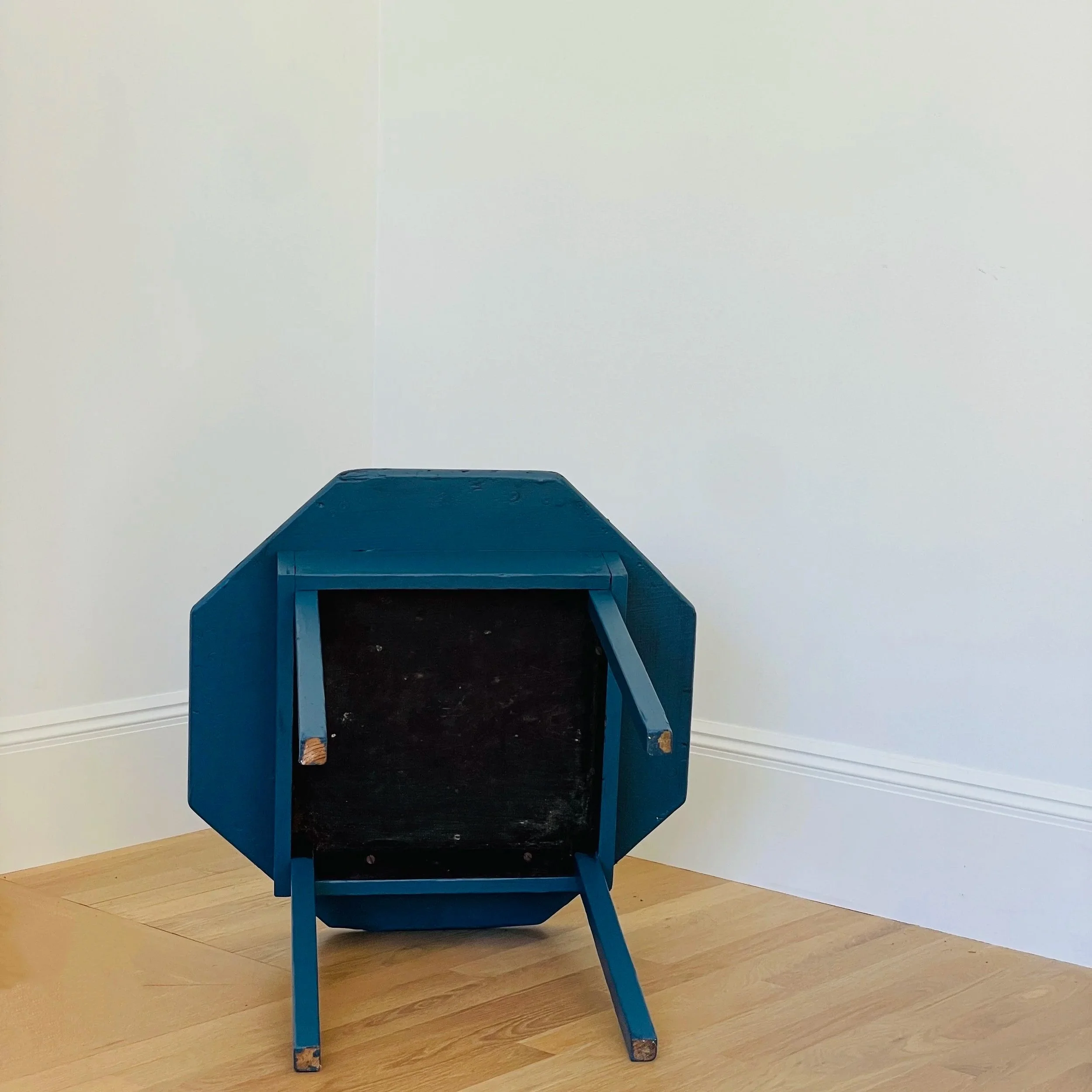 MATERI%28A%29NTIQUES+BLUE+PAINTED+WOOD+CHILDRENS+TABLE+AND+CHAIRS+SET%288%29.jpg