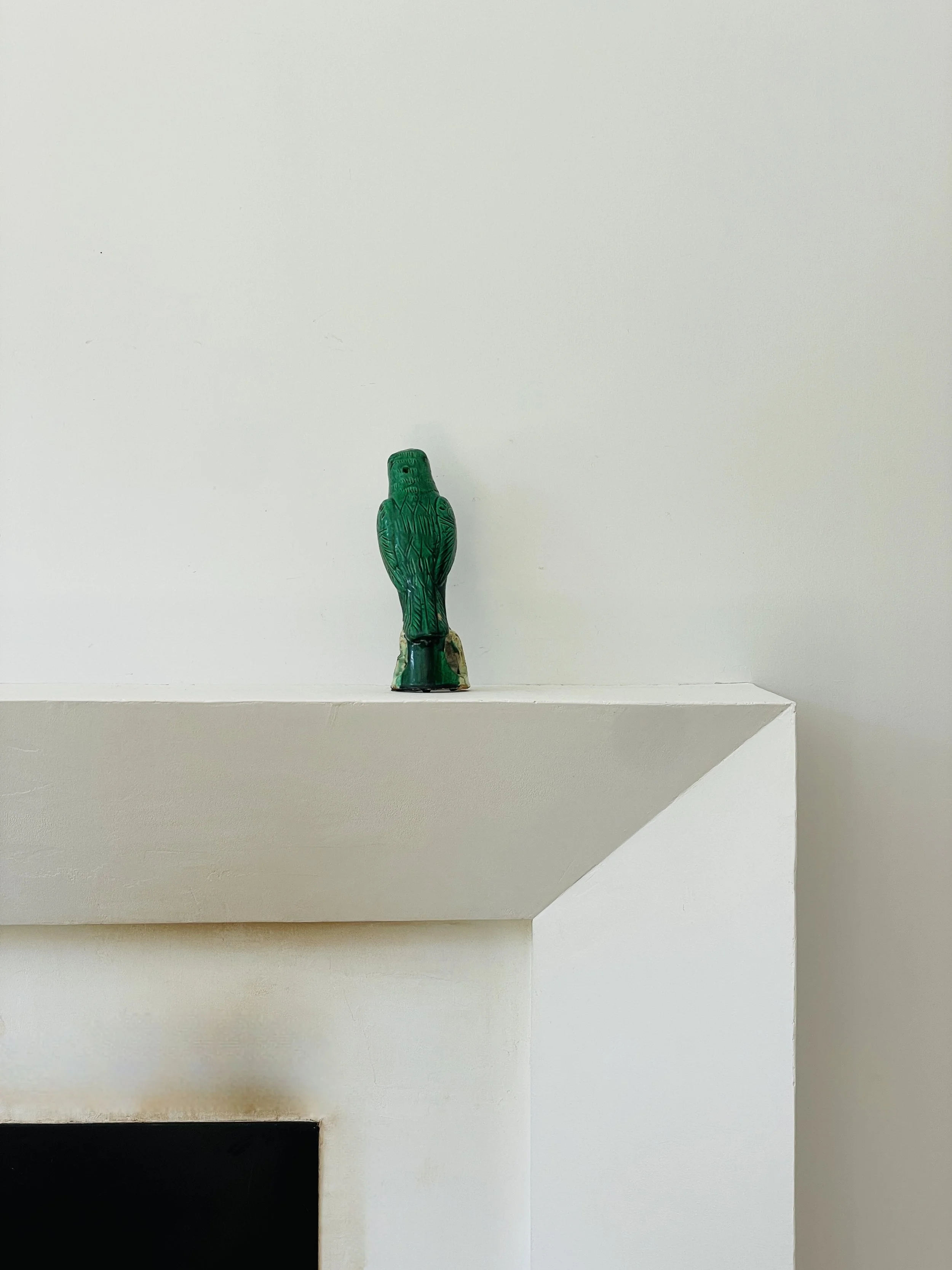 MATERI(A)NTIQUES SMALL CERAMIC EMERALD GREEN CHINESE PARROT STATUE(5).jpg