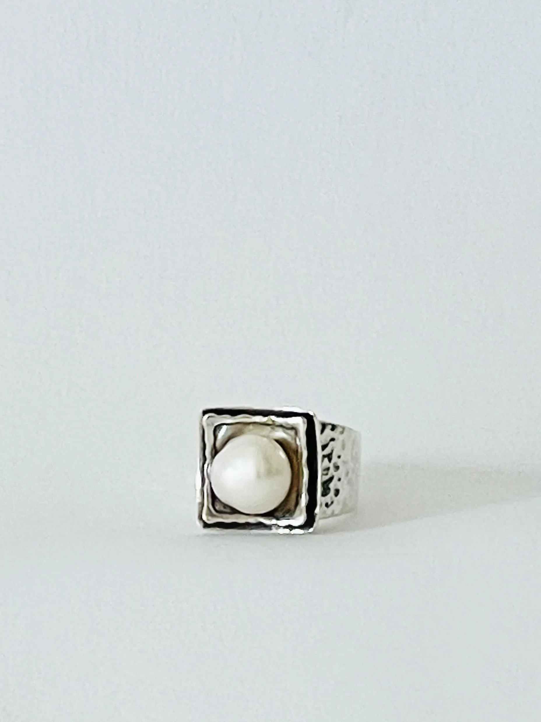 MATERI(A)NTIQUES STERLING AND PEARL SQUARE FACE RING; SIZE 5.5(2).jpg