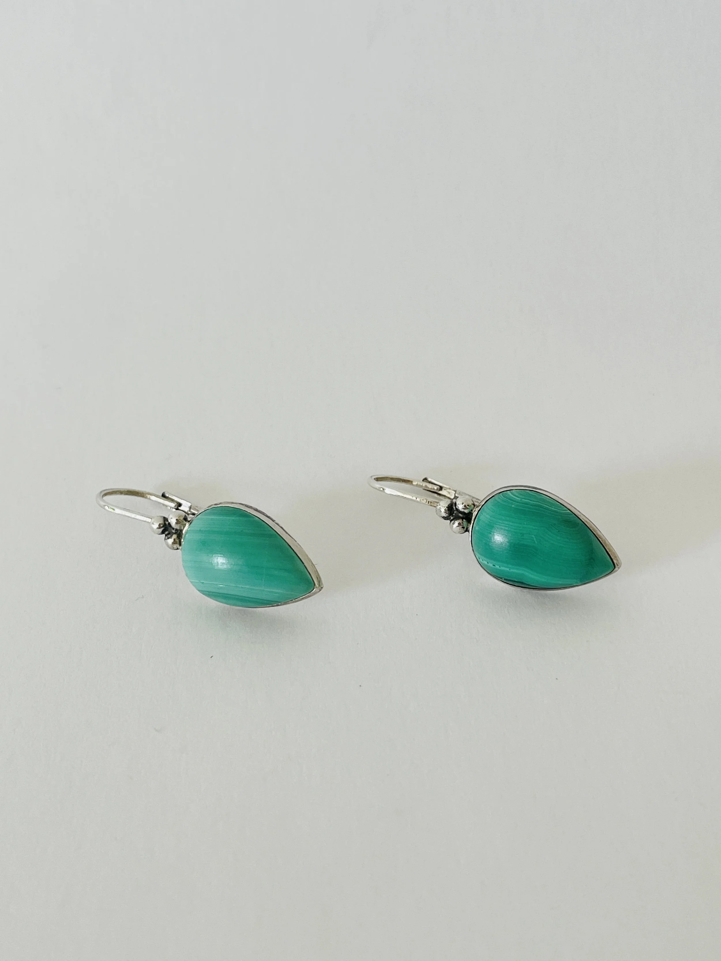 MATERI(A)NTIQUES STERLING AND MALACHITE TEARDROP EARRINGS 326-A