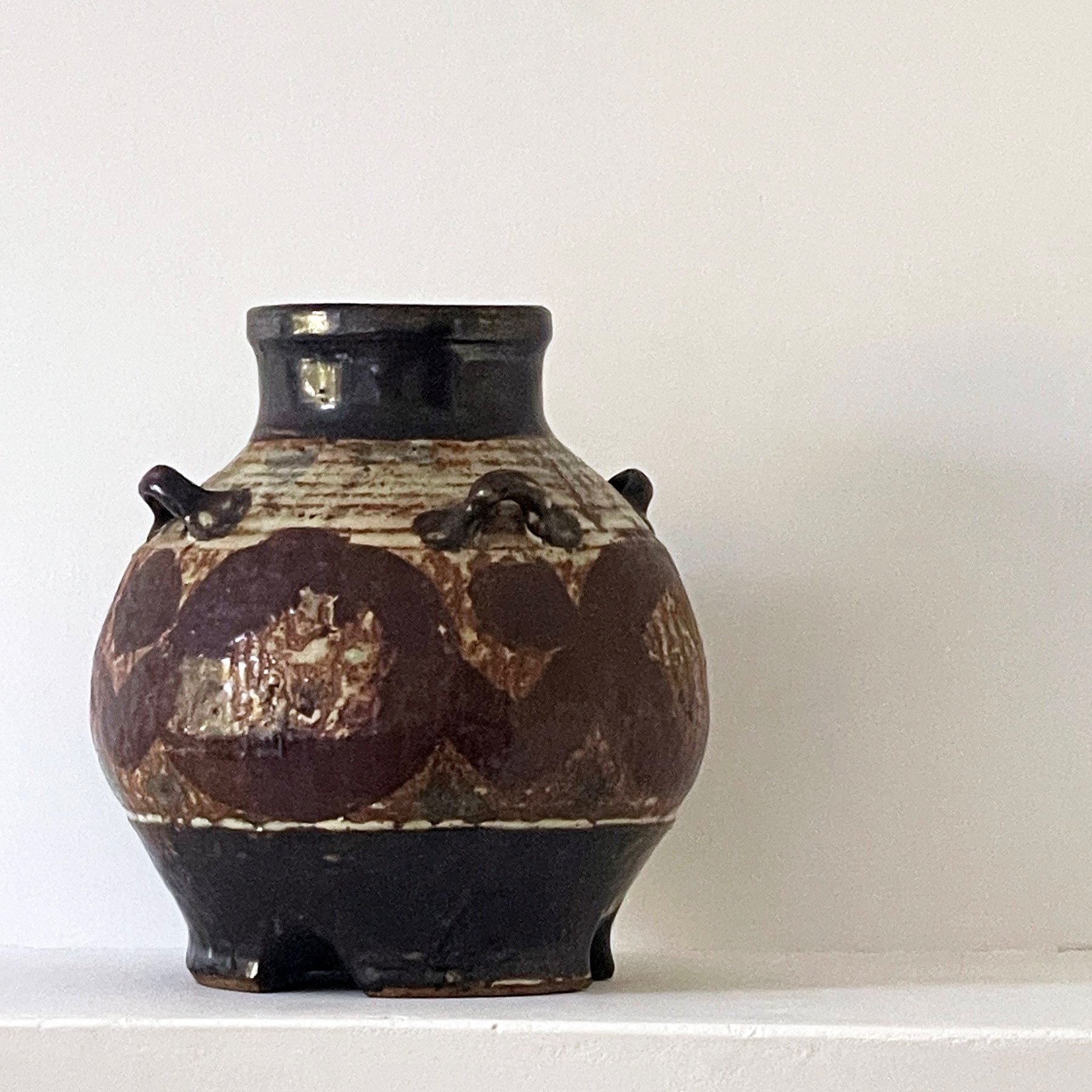 MATERIA-ANTIQUES-MEDIUM-BROWN-STUDIO-POTTERY-VASE-WITH-HANDLES-RELEASE-3.jpg