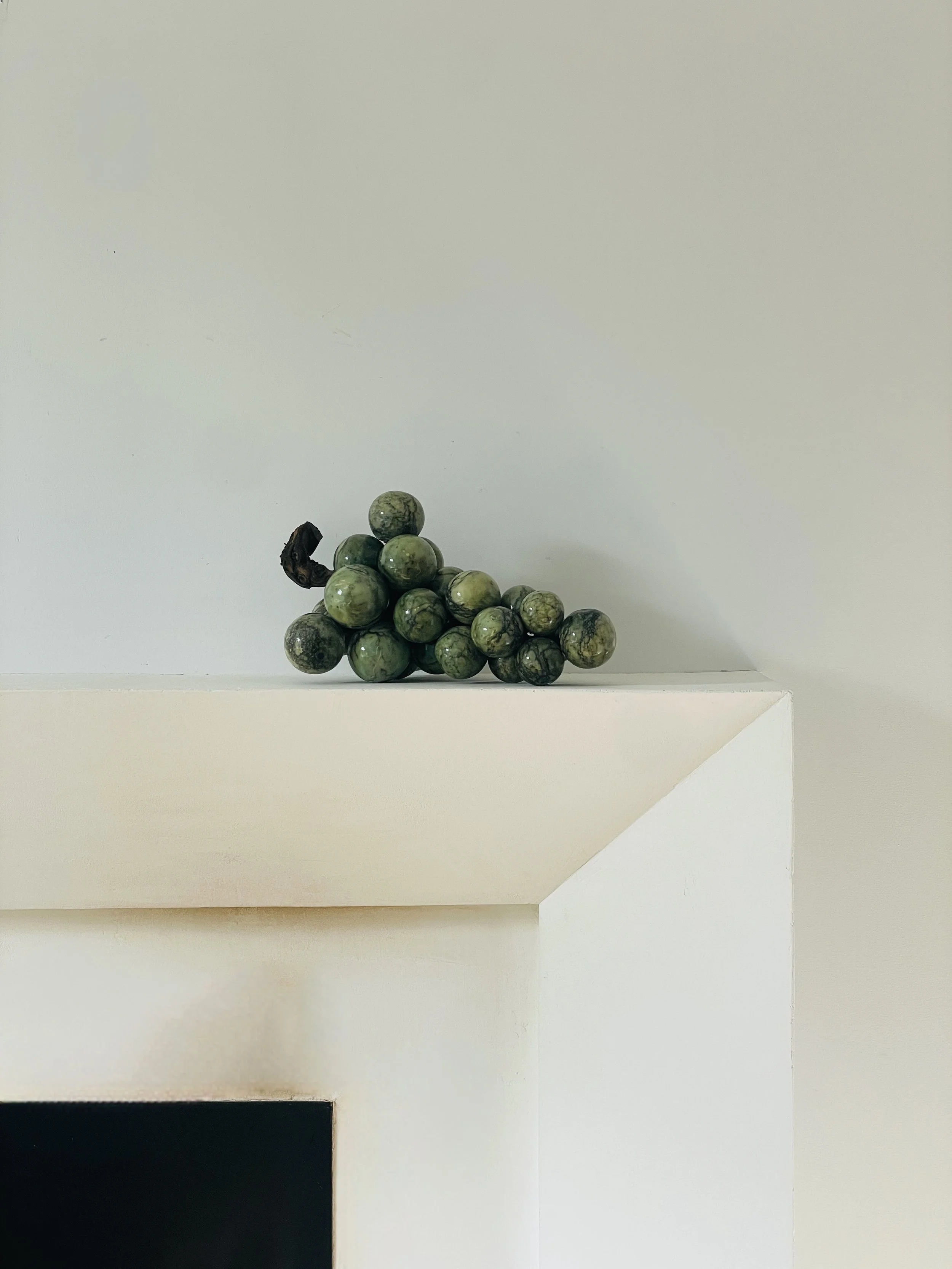 MATERI(A)NTIQUES LARGE GREEN STONE AND WIRE WORK GRAPE CLUSTER(4).jpg