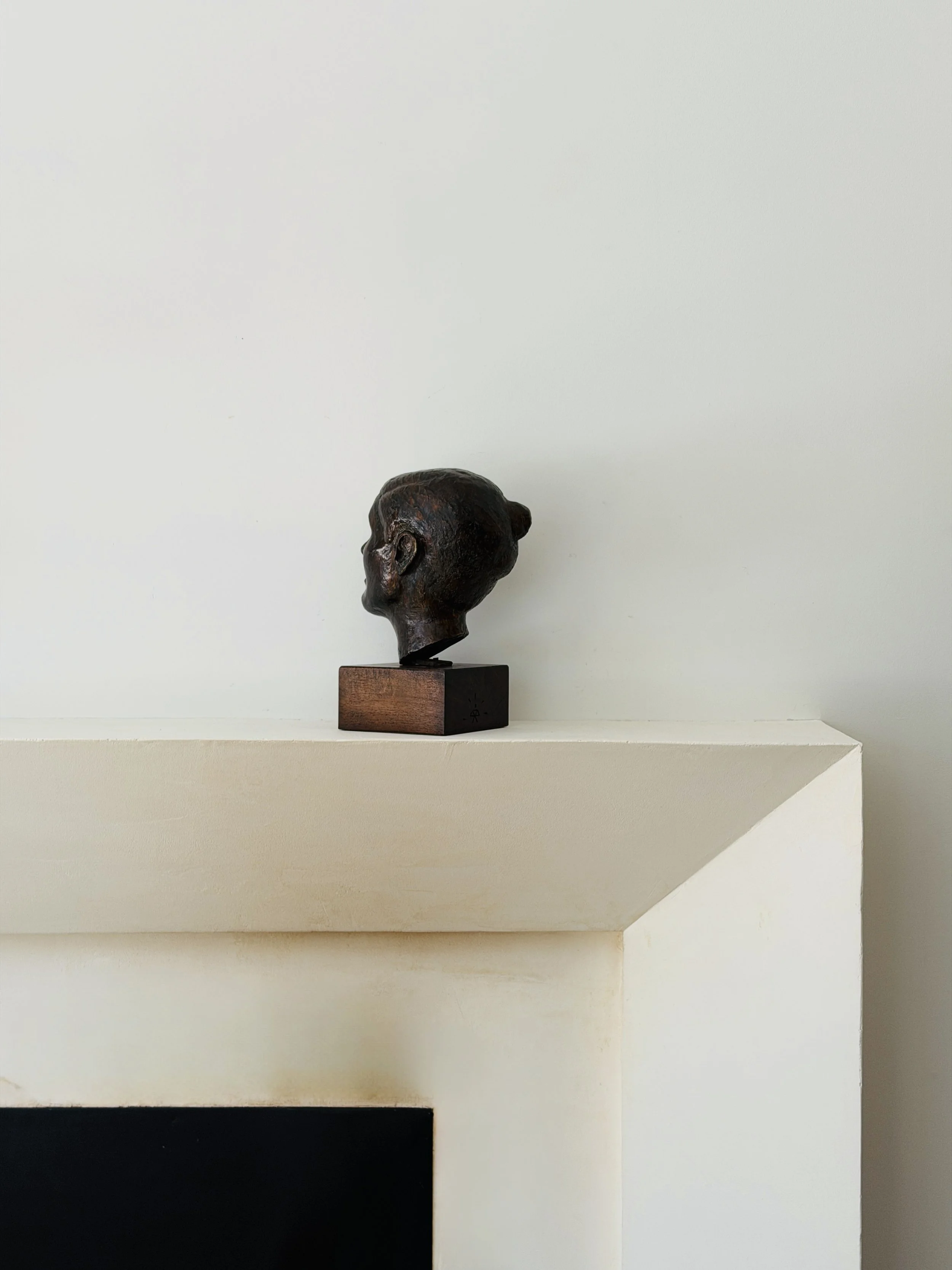 MATERI(A)NTIQUES MEDIUM BRONZE FEMALE BUST ON WOODEN STAND.7.jpg