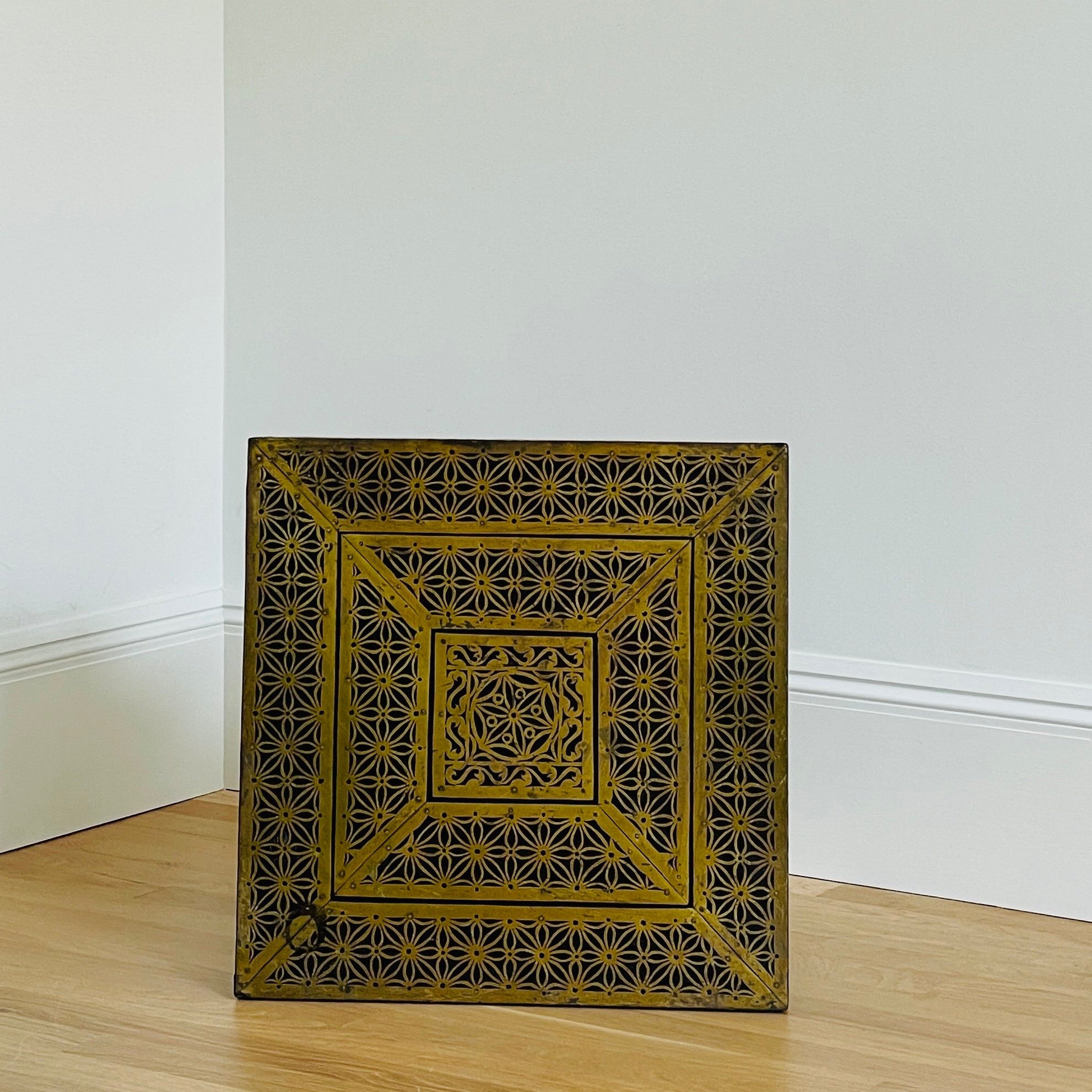 MATERI%28A%29NTIQUES+WOODEN+WITH+BRASS+INLAY+SIDE+TABLE%285%29.jpg