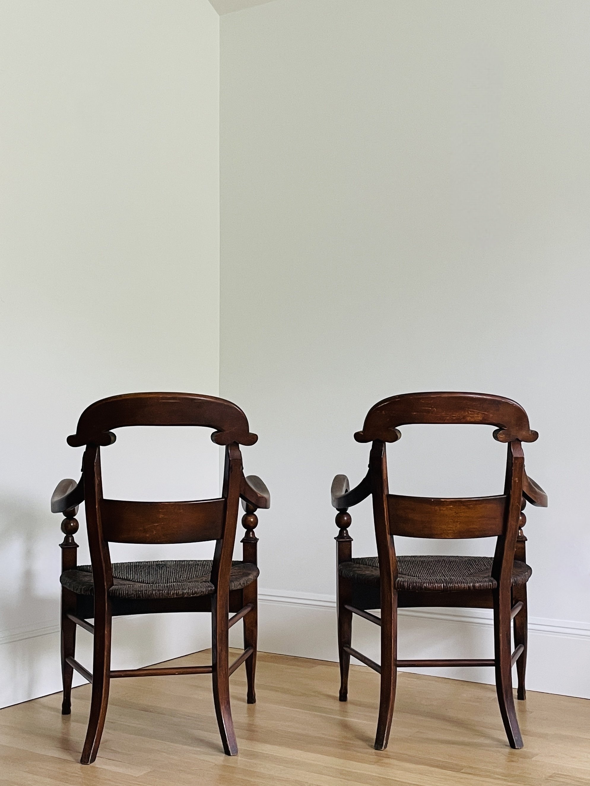 MATERI(A)NTIQUES STAINED WOOD 4 PC DINING CHAIR SET(7).jpg