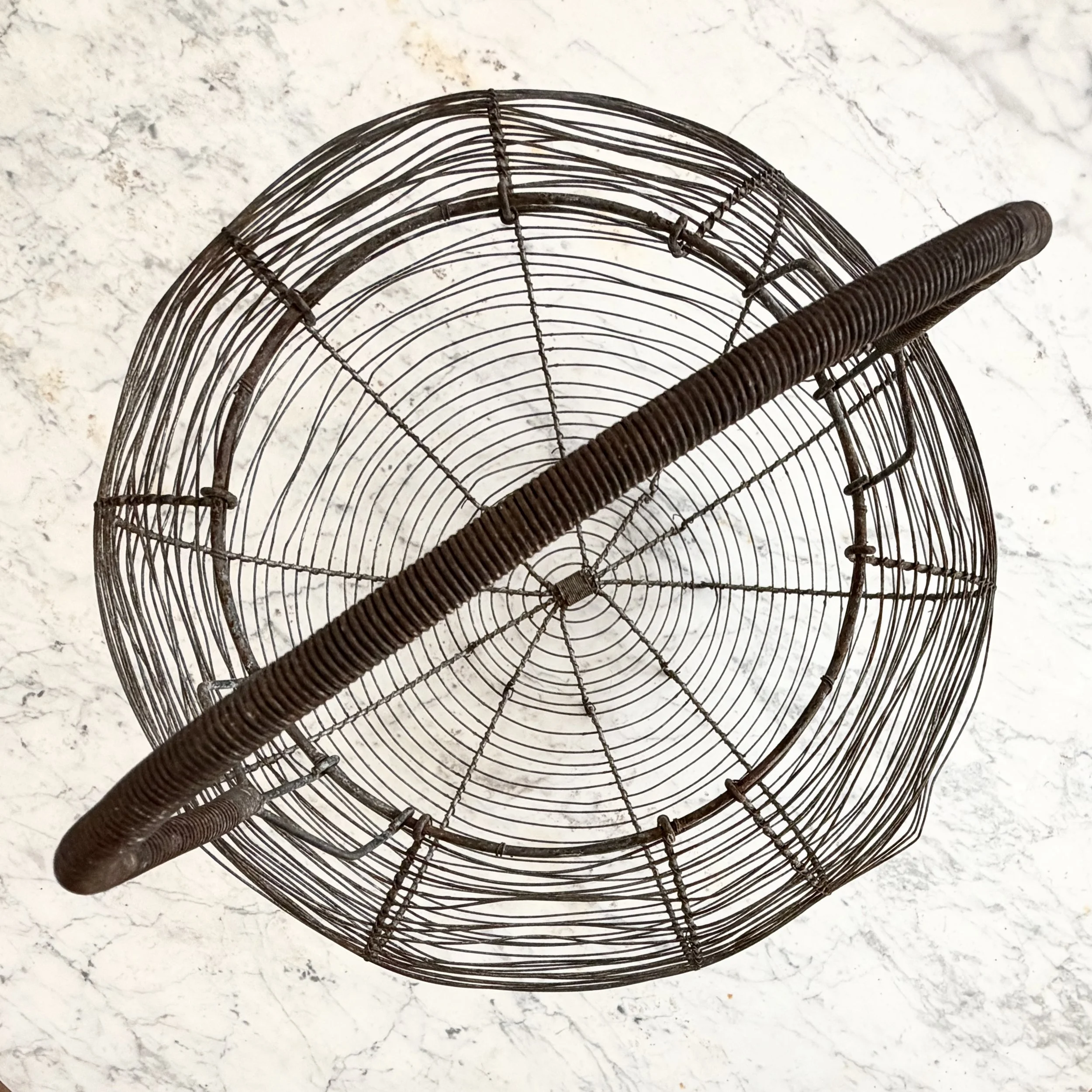 MATERI(A)NTIQUES EXTRA LARGE WIREWORK EGG BASKET WITH LARGE HANDLE(2).jpg
