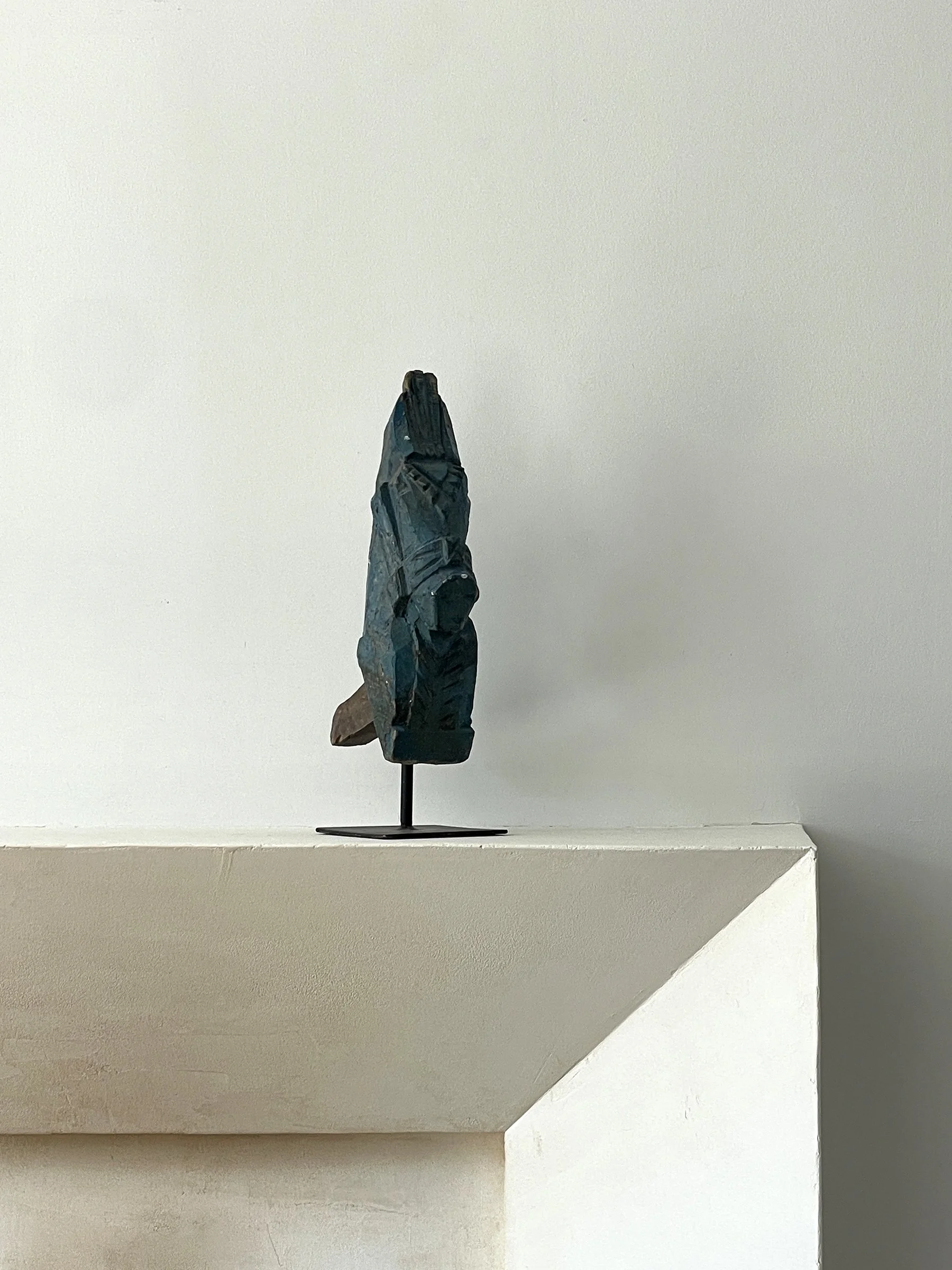 MATERI(A)NTIQUES WOODEN HORSEHEAD DECORATIVE FRAGMENT ON BAS