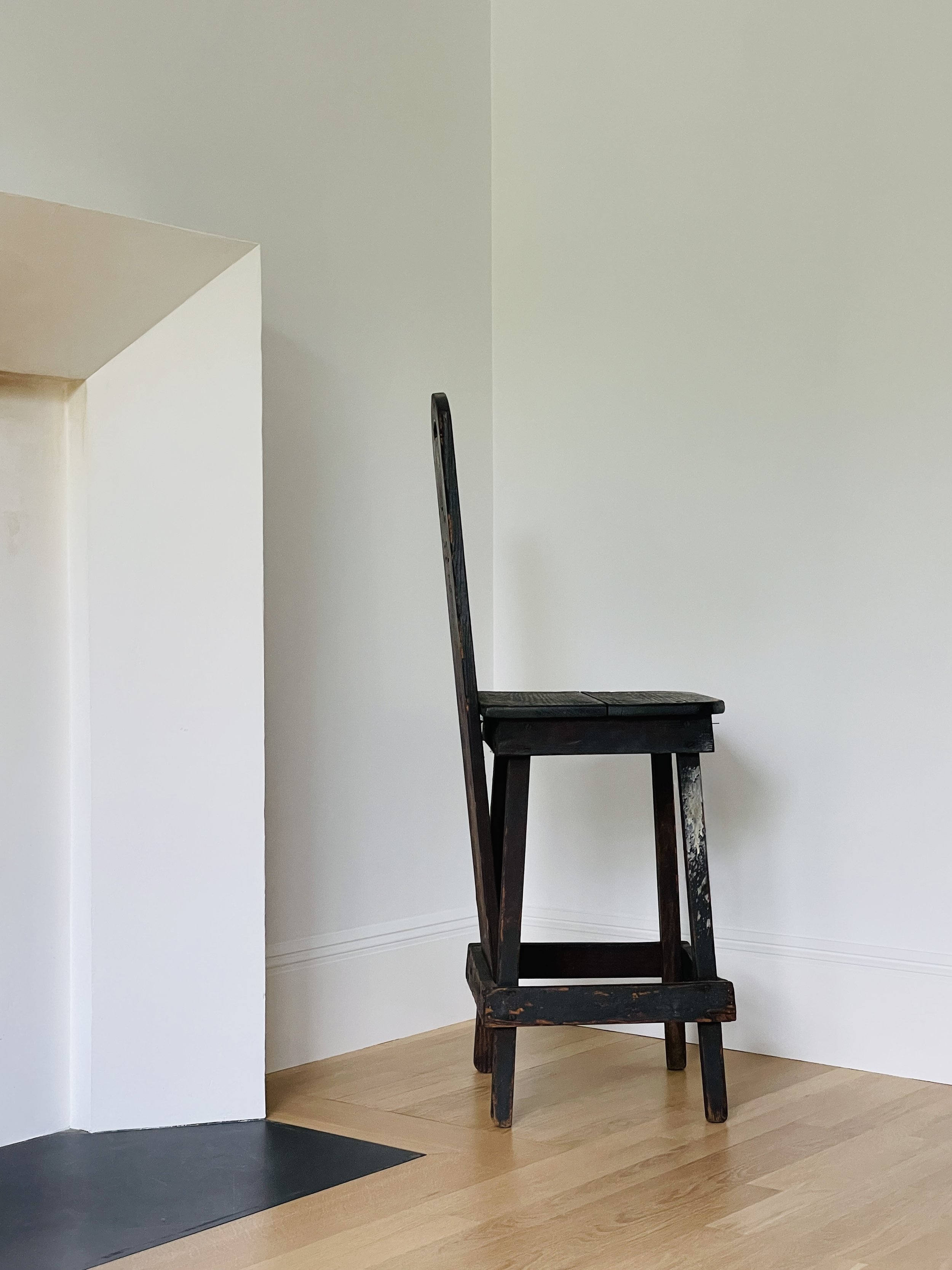 MATERI(A)NTIQUES BLACK PAINTED WOODEN STOOL WITH ROUND HANDLE(5).jpg