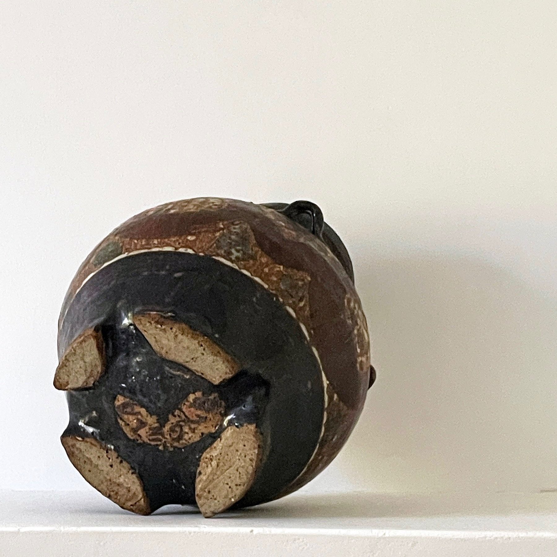 MATERIA-ANTIQUES-MEDIUM-BROWN-STUDIO-POTTERY-VASE-WITH-HANDLES-RELEASE-3%282%29.jpg