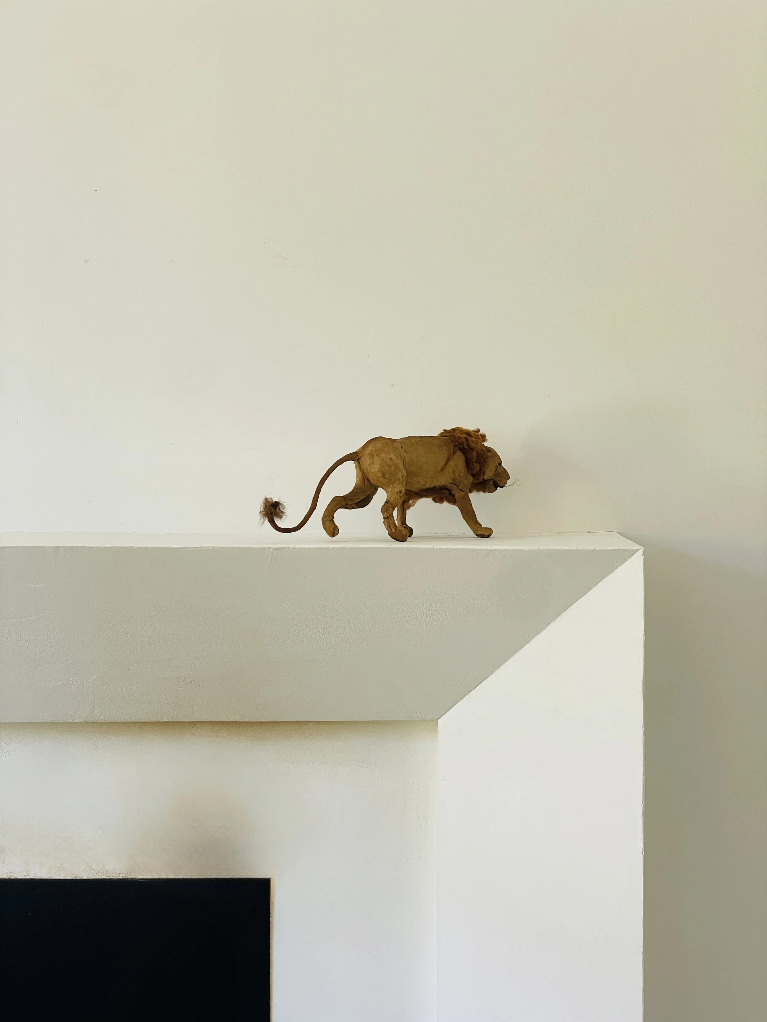 MATERI(A)NTIQUES MEDIUM FUR AND WOOL LION TOY(5).jpg