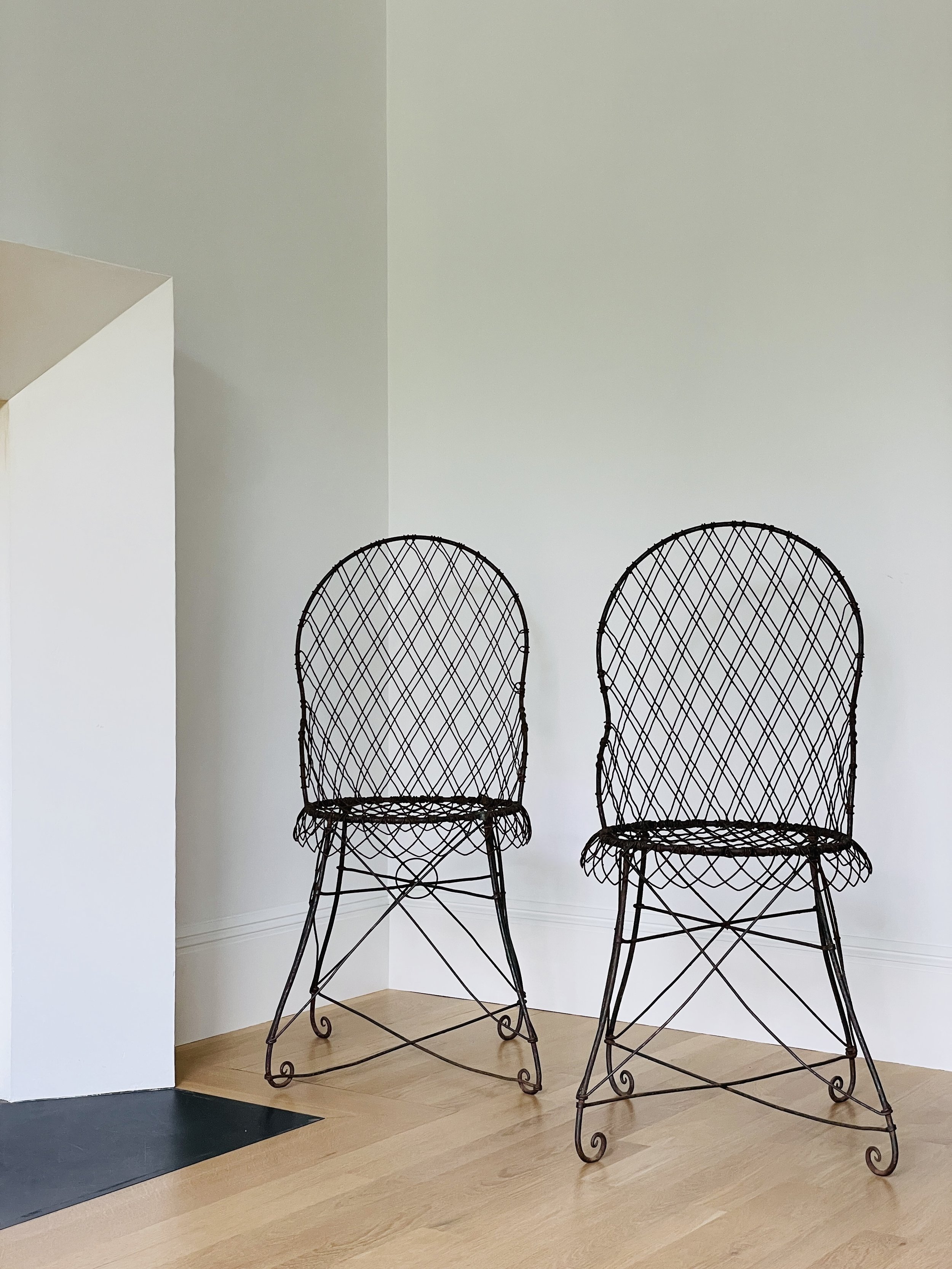 MATERI(A)NTIQUES BLACK WIREWORK OUTDOOR CHAIR SET(4).jpg