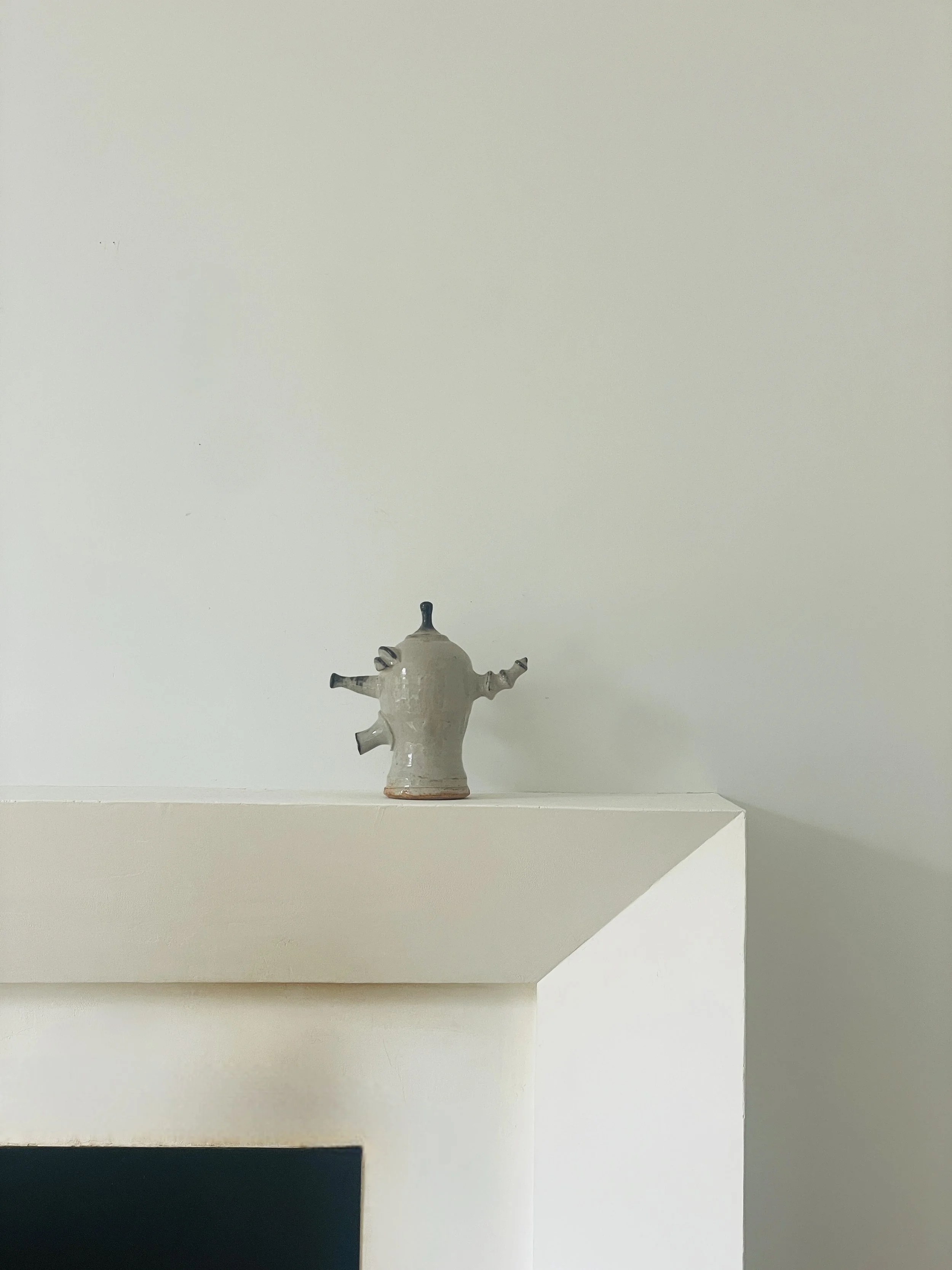 MATERI(A)NTIQUES MEDIUM IVORY AND GREY GLAZE CERAMIC FACE SCULPTURE