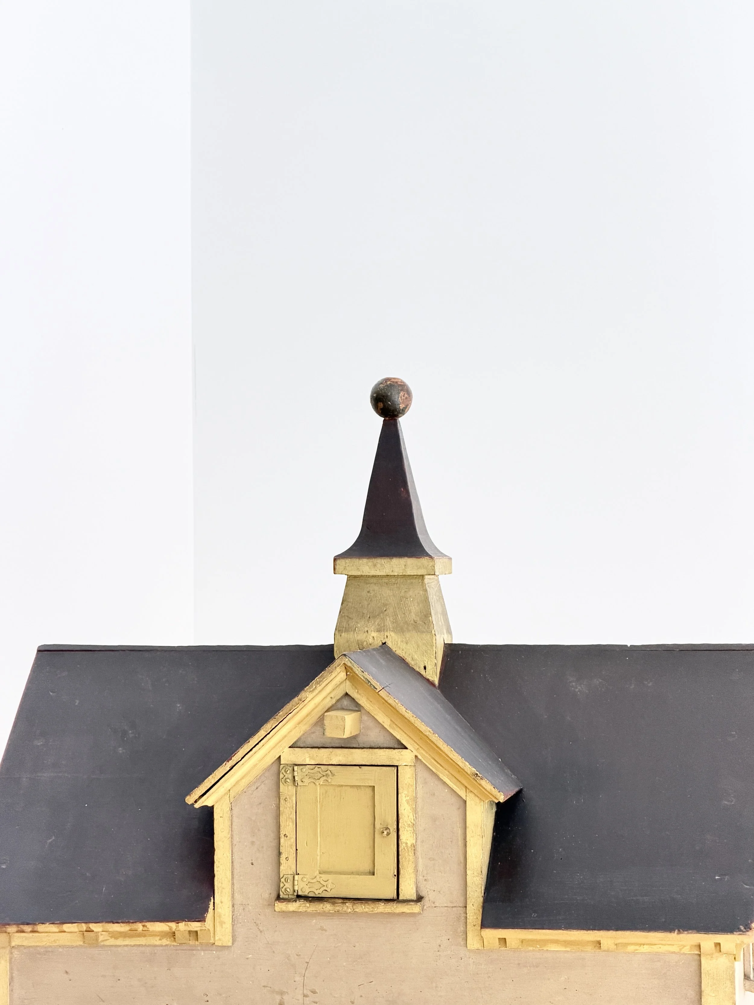 MATERI(A)NTIQUES EXTRA LARGE OLIVE AND OCHRE PAINTED MODEL BARN.9.jpg