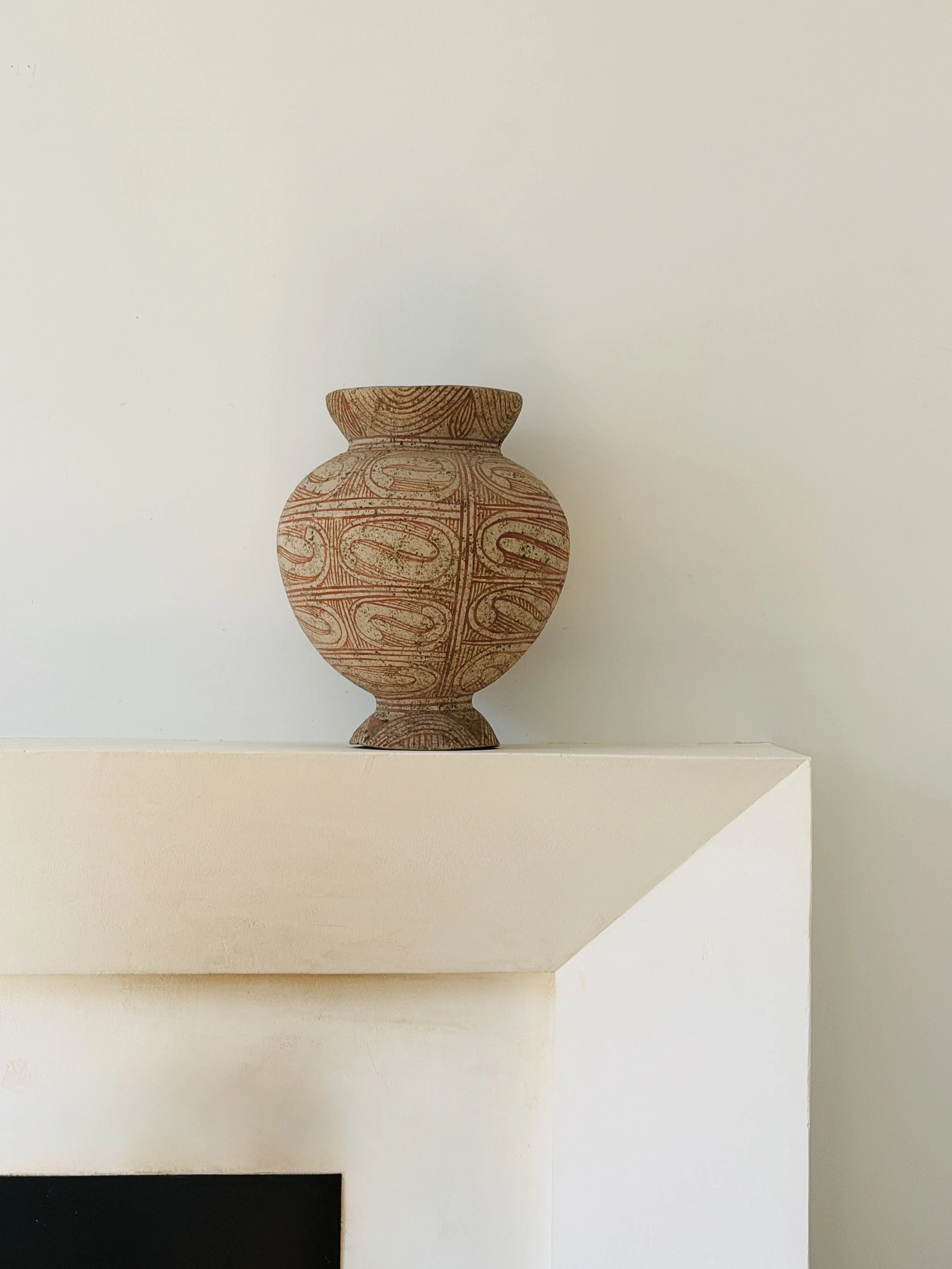 MATERI(A)NTIQUES MEDIUM THAI FOOTED VESSEL WITH PATTERN.3.jpg