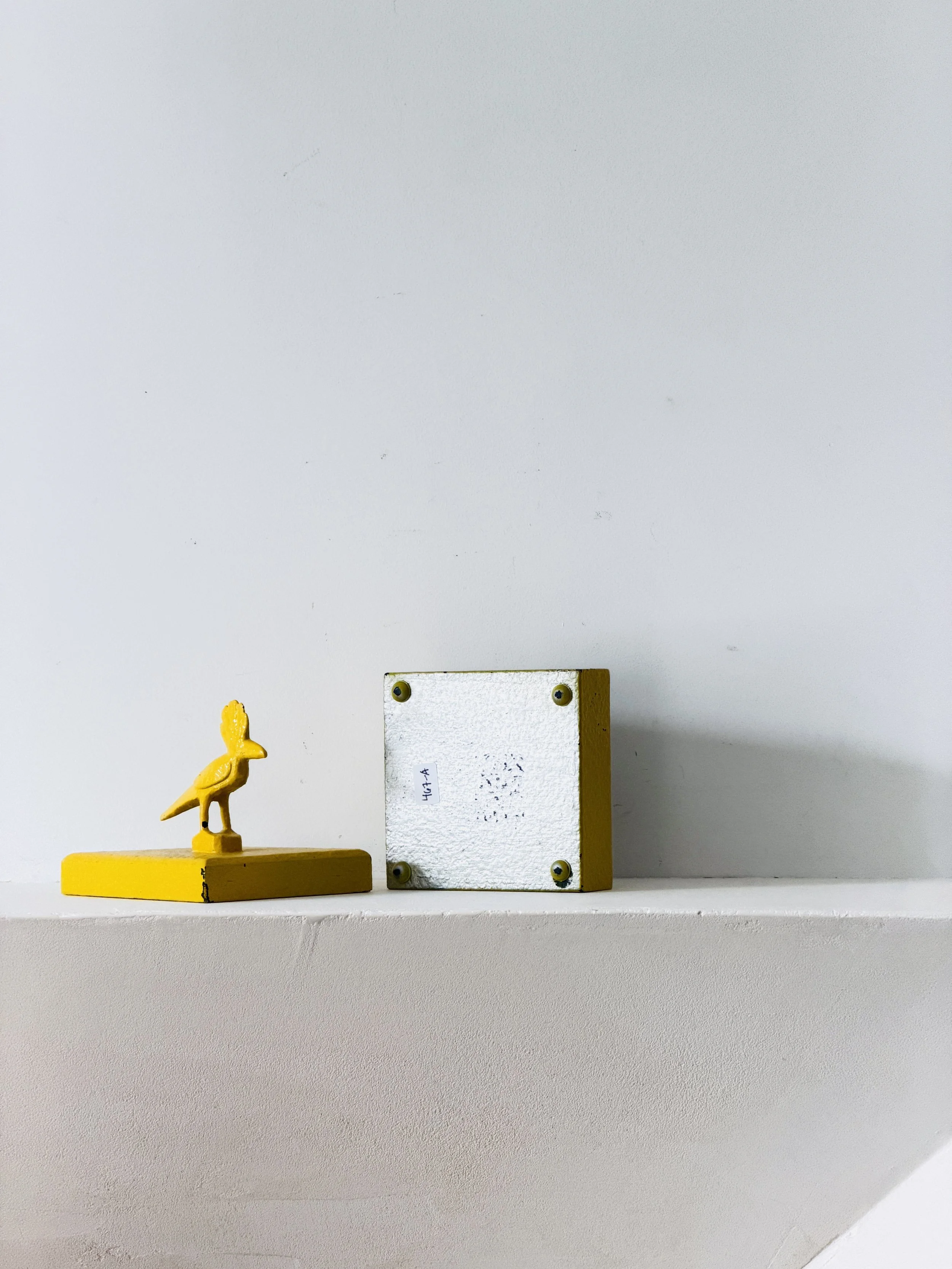 MATERI(A)NTIQUES SMALL BRIGHT YELLOW TROPICAL BIRD BOX 467-A(9).jpg