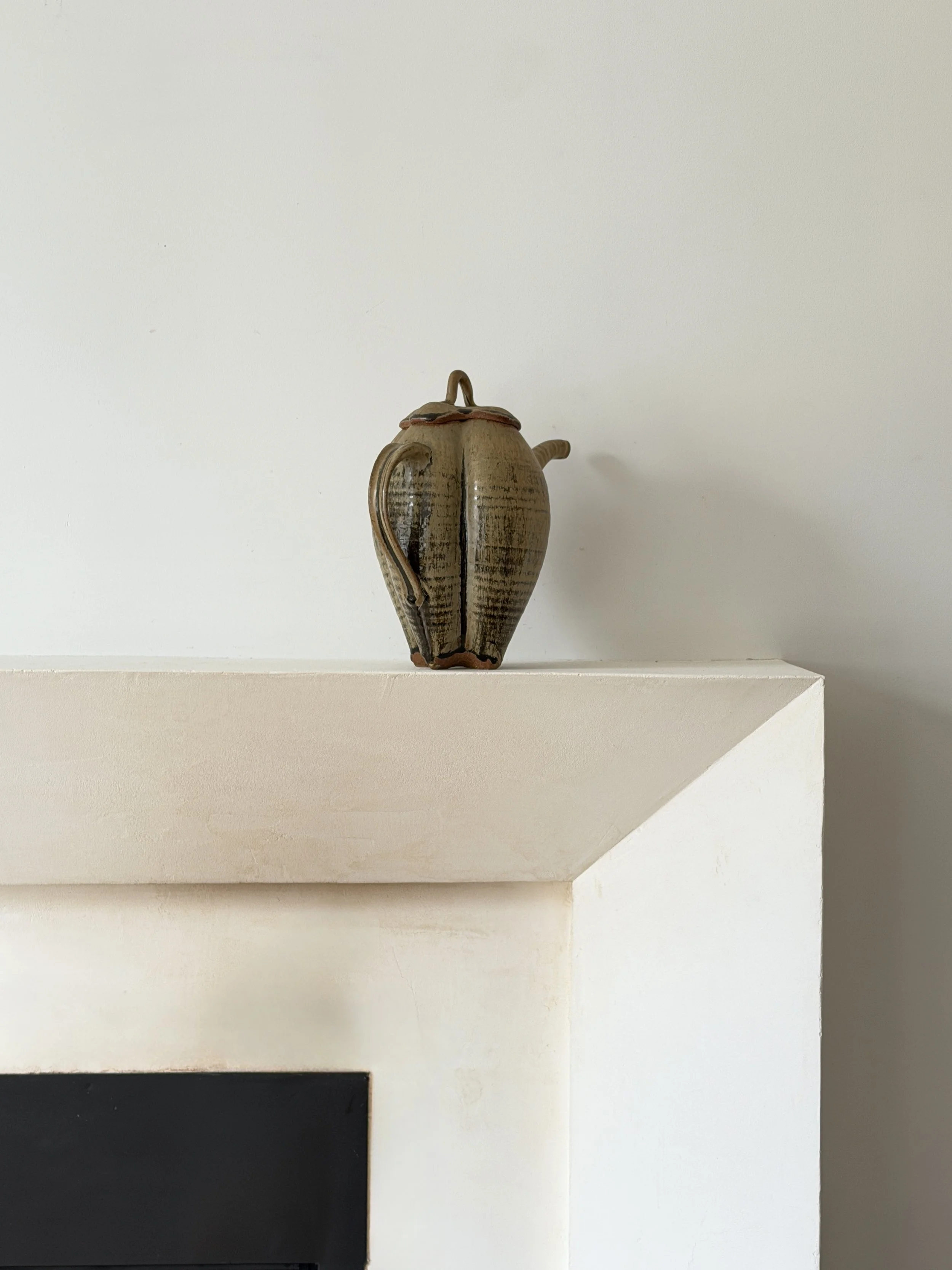 MATERI(A)NTIQUES STUDIO ART POTTERY BULBOUS SCULPTURAL TEAPOT 465-A(5).jpg