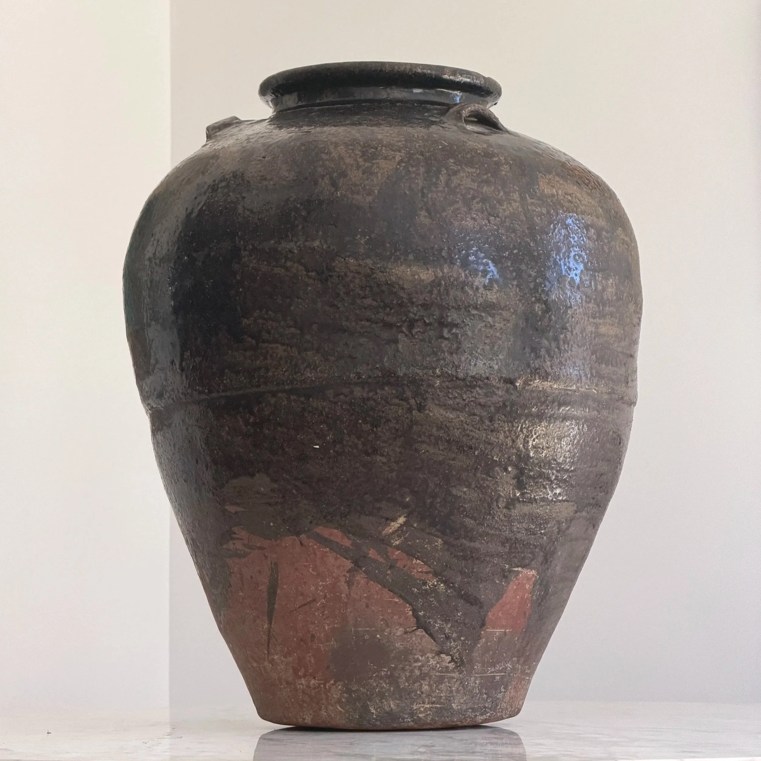 MATERI%28A%29NTIQUES+EXTRA+LARGE+DARK+BROWN+CHINESE+URN+WITH+SMALL+HANDLE+DETAILS+559-A%285%29.jpg