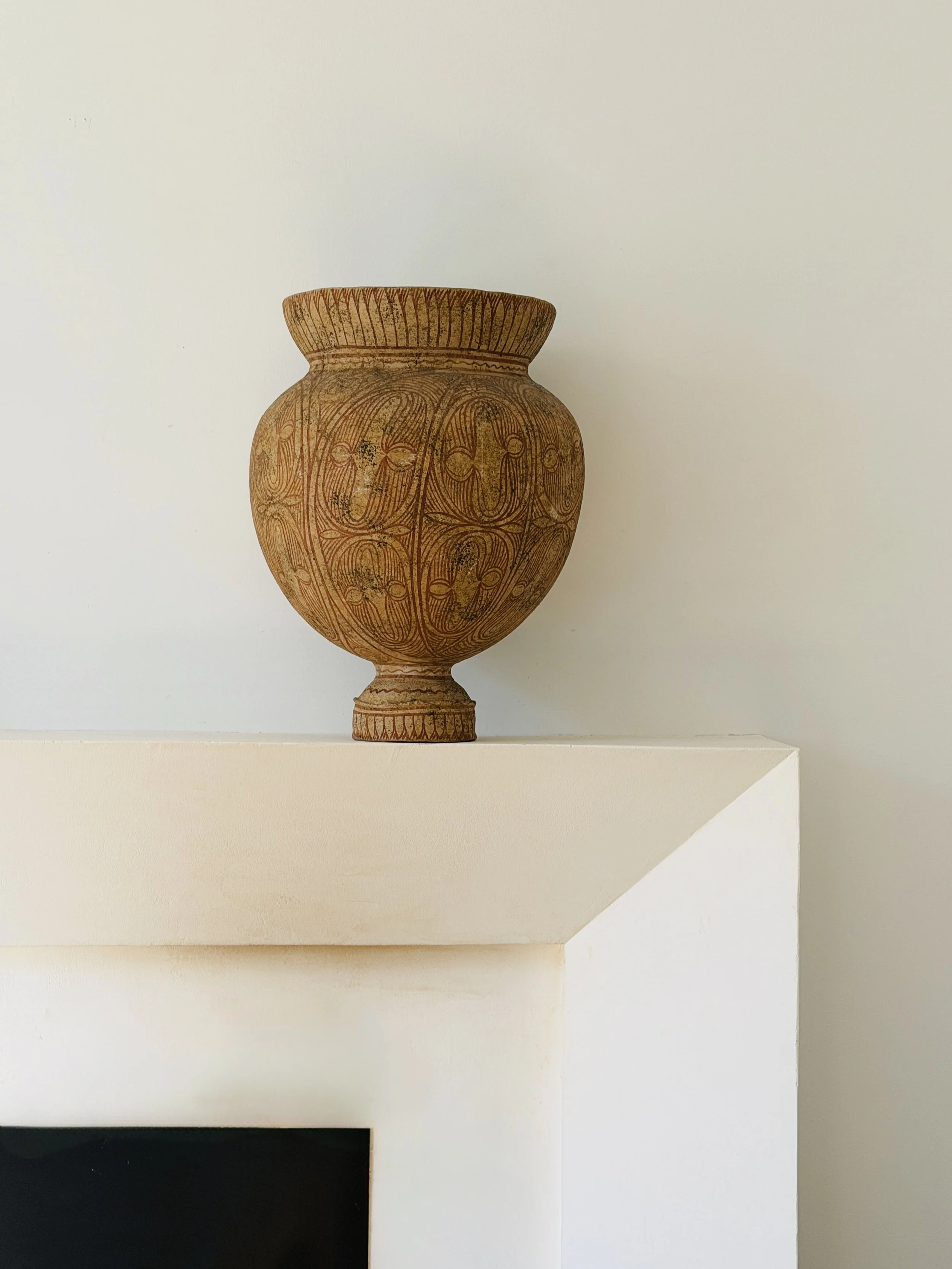 MATERI(A)NTIQUES LARGE THAI FOOTED VESSEL WITH PATTERN.4.jpg