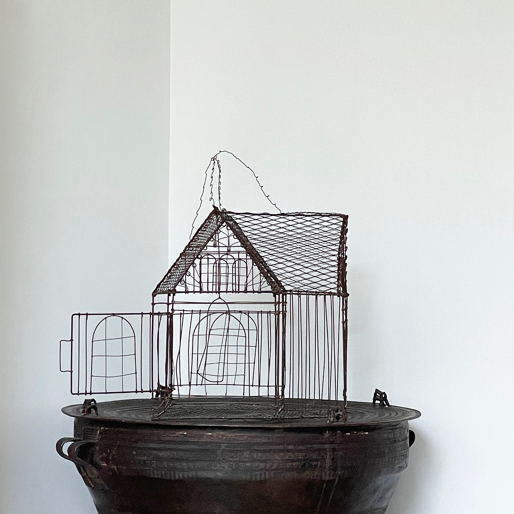 MATERI%28A%29NTIQUES+MEDIUM+PRIMITIVE+WIRE+HOUSE+BIRDCAGE%284%29.jpg