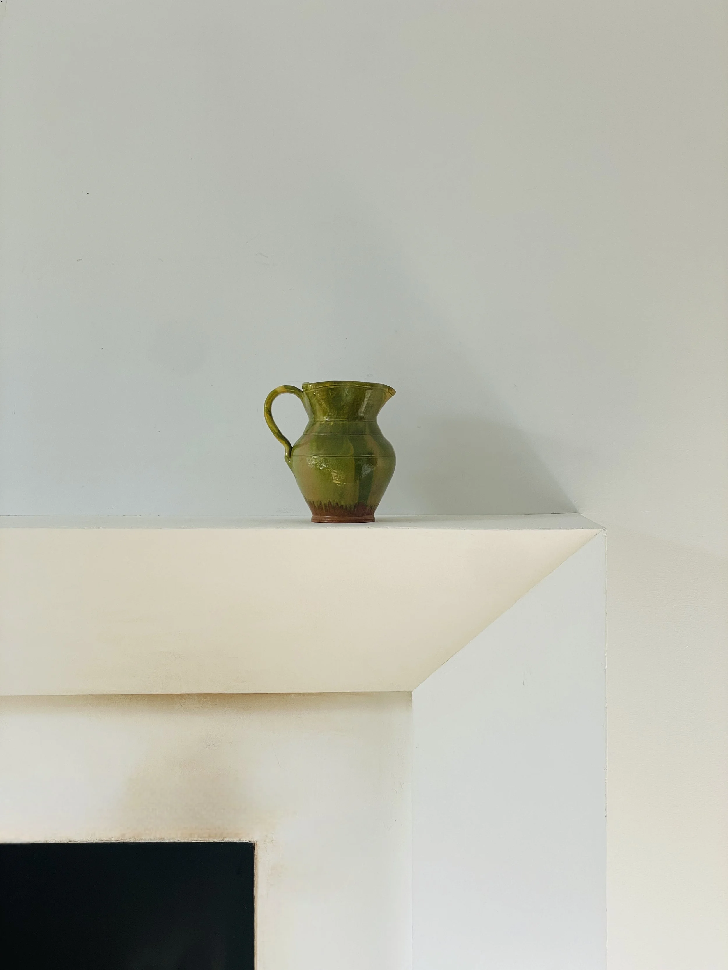 MATERI(A)NTIQUES MEDIUM OCHRE AND GREEN STUDIO POTTERY PITCHER WITH RUFFLE LIP(3).jpg