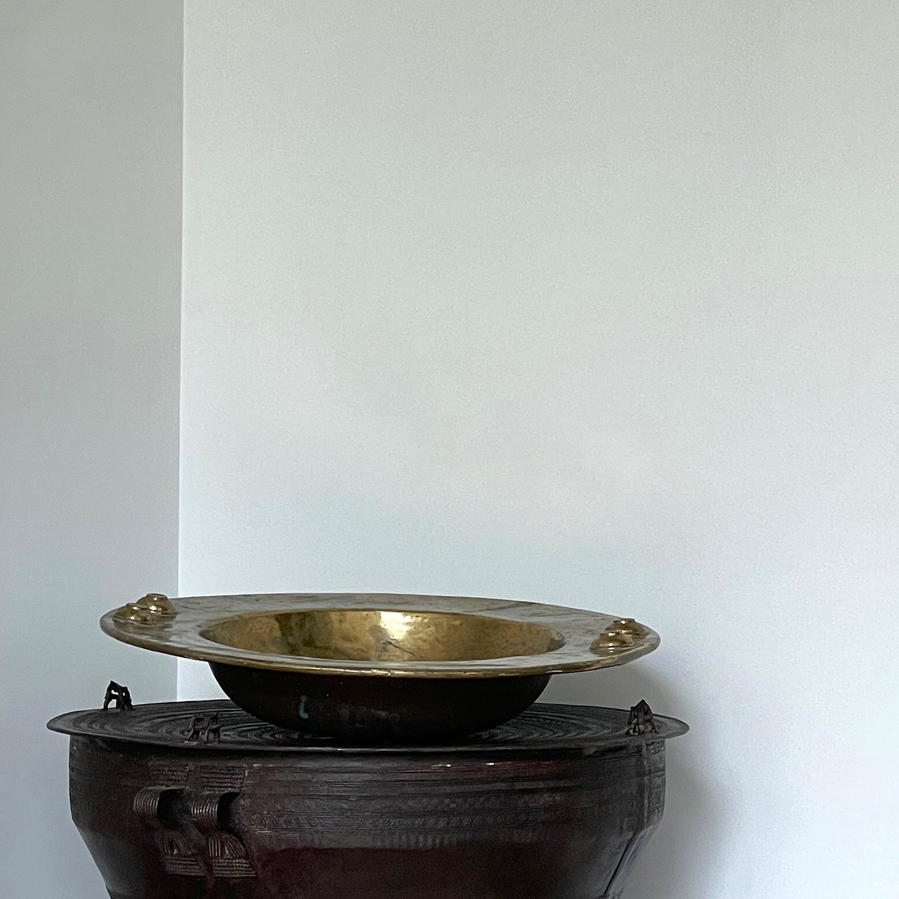 MATERI%28A%29NTIQUES+LARGE+BRASS+BOWL%283%29.jpg