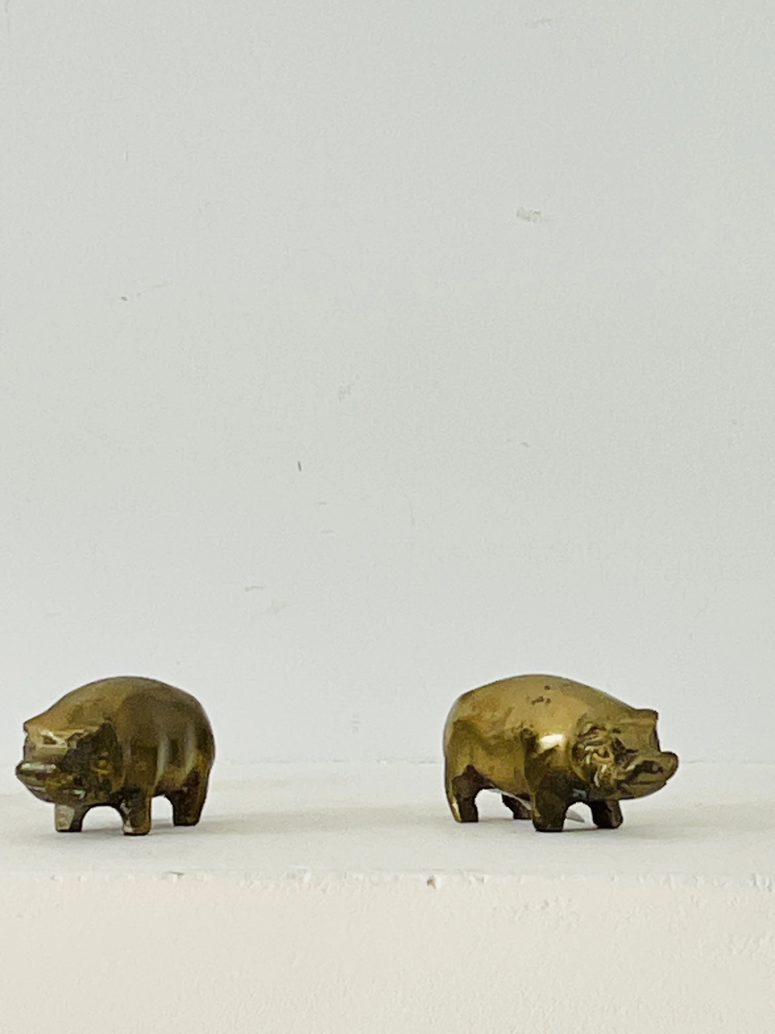 MATERI(A)NTIQUES SET OF 3 CAST BRASS TINY PIGS(3).jpg