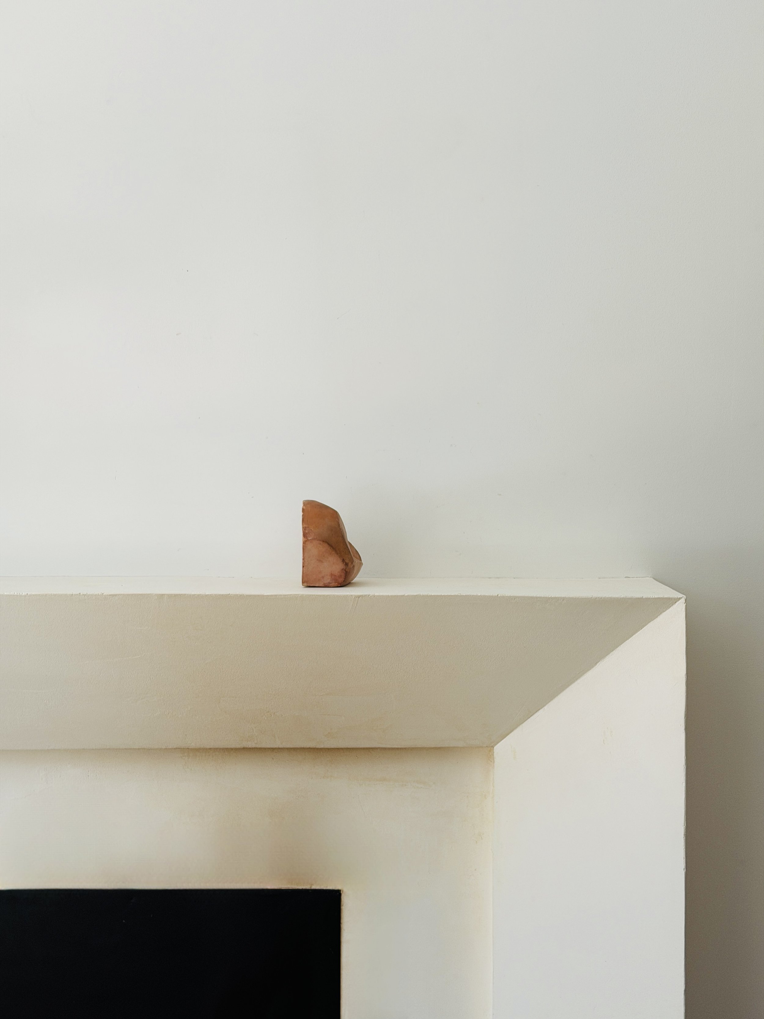 MATERI(A)NTIQUES SMALL MID CENTURY TERRA COTTA ANGLUAR HEAD SCULPTURE.5.jpg