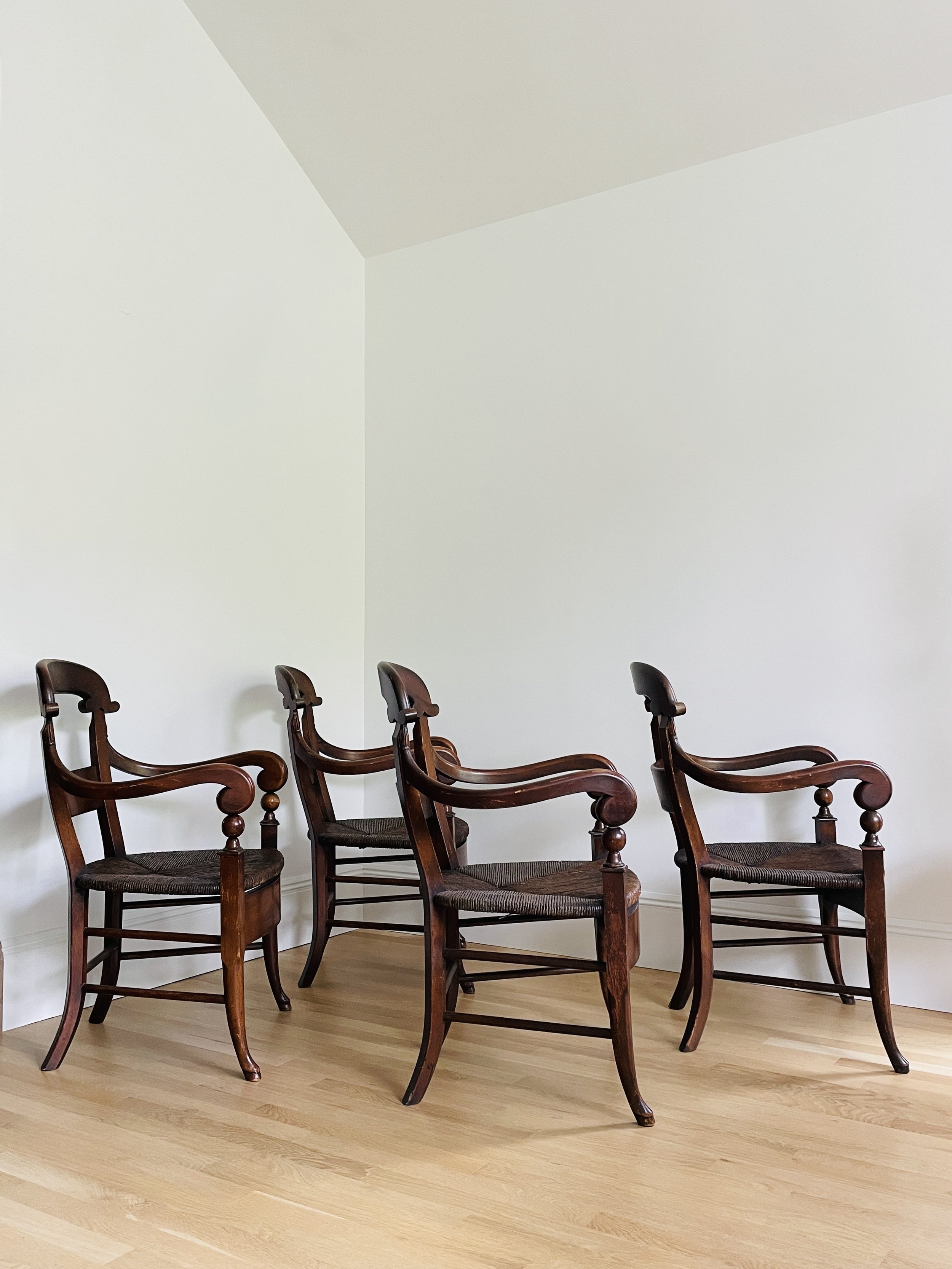 MATERI(A)NTIQUES STAINED WOOD 4 PC DINING CHAIR SET(4).jpg