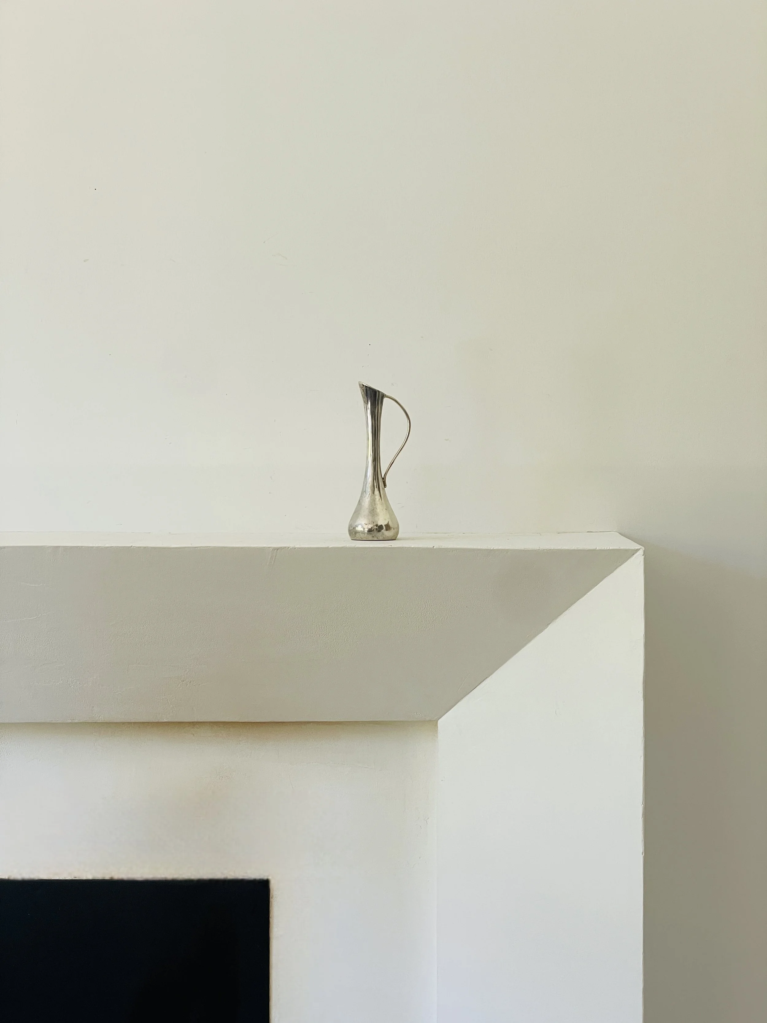 MATERI(A)NTIQUES SMALL MID-CENTURY SILVER PLATE PITCHER : VASE(3).jpg