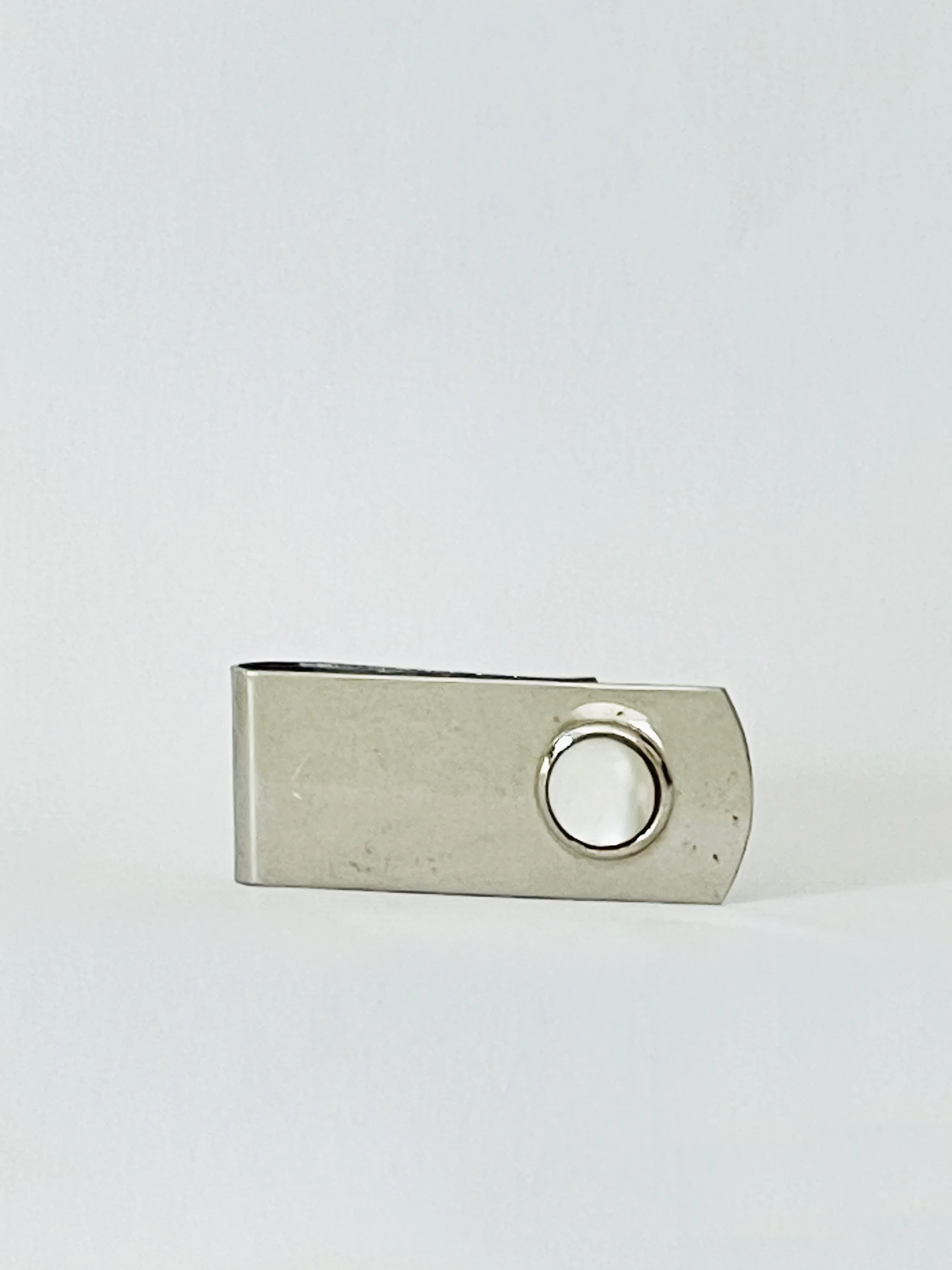 MATERI(A)NTIQUES SILVER PLATE MONEY CLIP WITH MOONSTONE CIRCULAR DETAIL 325-A