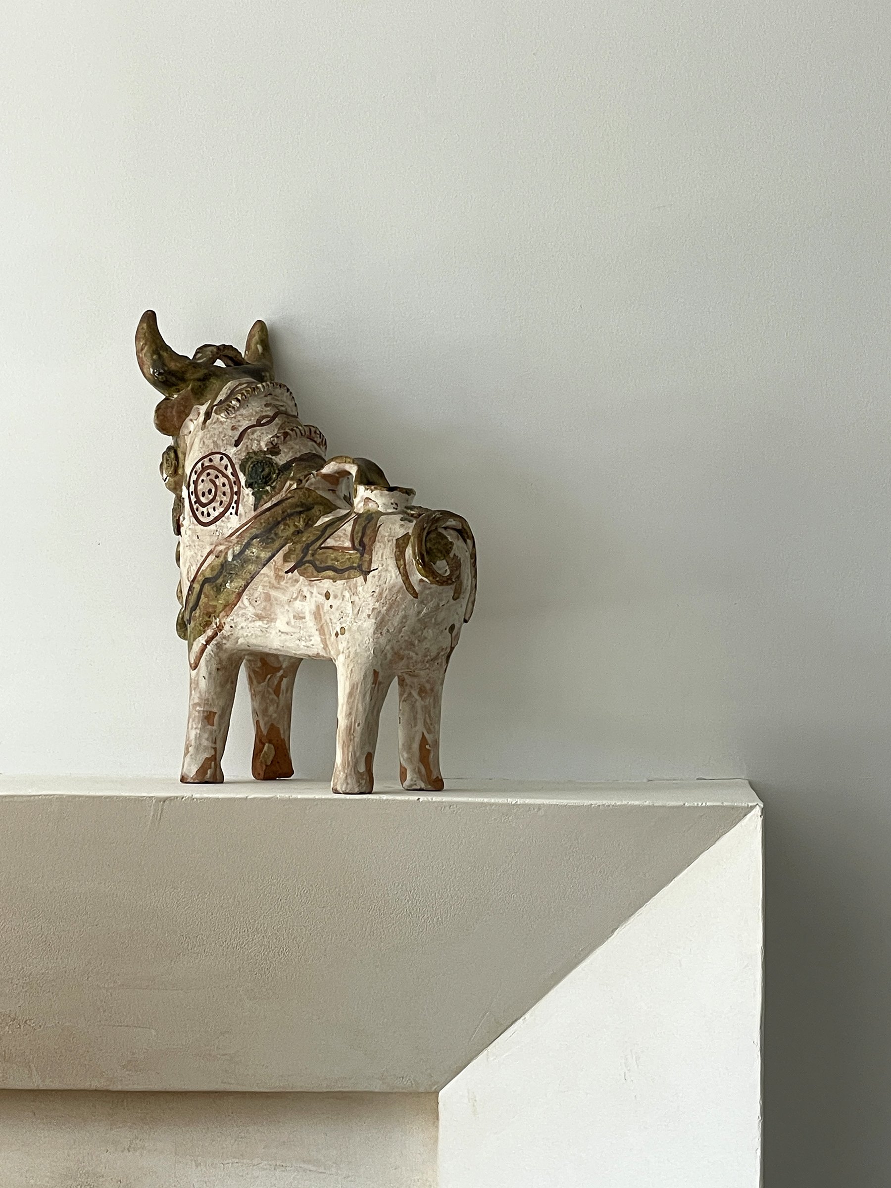 MATERI(A)NTIQUES PERUVIAN TERRA COTTA BULL VASE(2).jpg