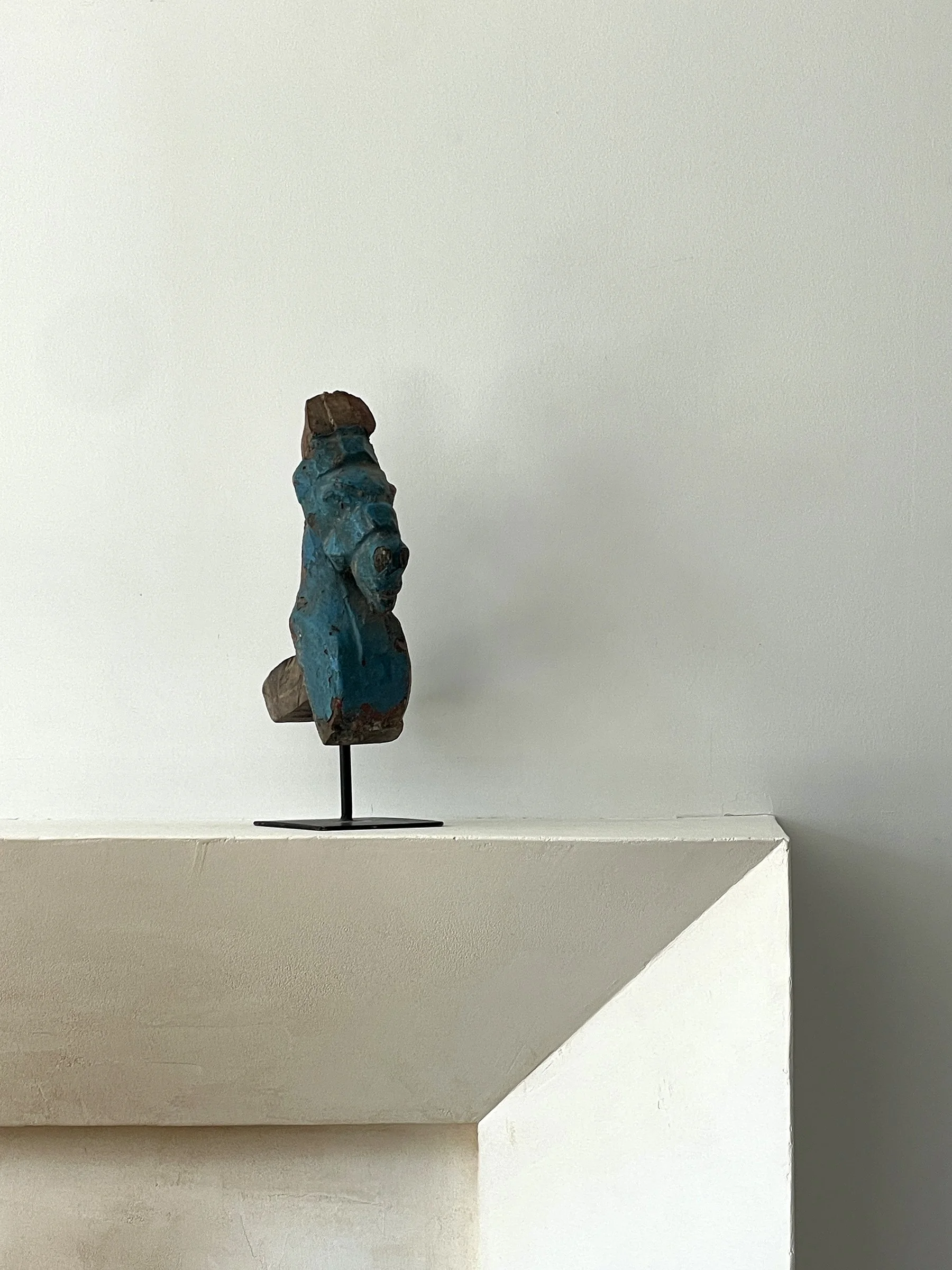 MATERI(A)NTIQUES WOODEN HORSEHEAD DECORATIVE FRGMENT MOUNTED ON BAS