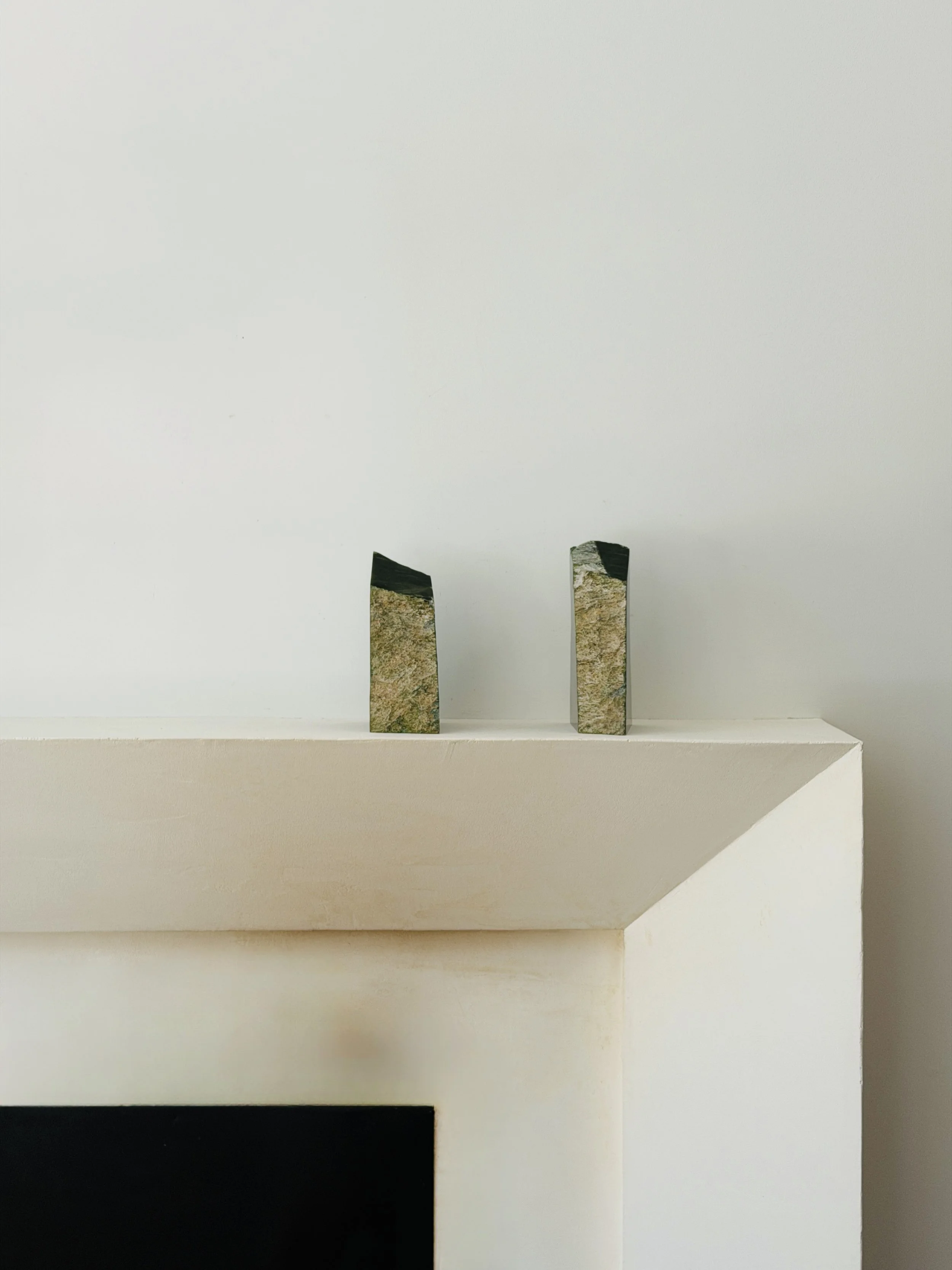 MATERI(A)NTIQUES MEDIUM GREEN STONE BOOKENDS.2.jpg