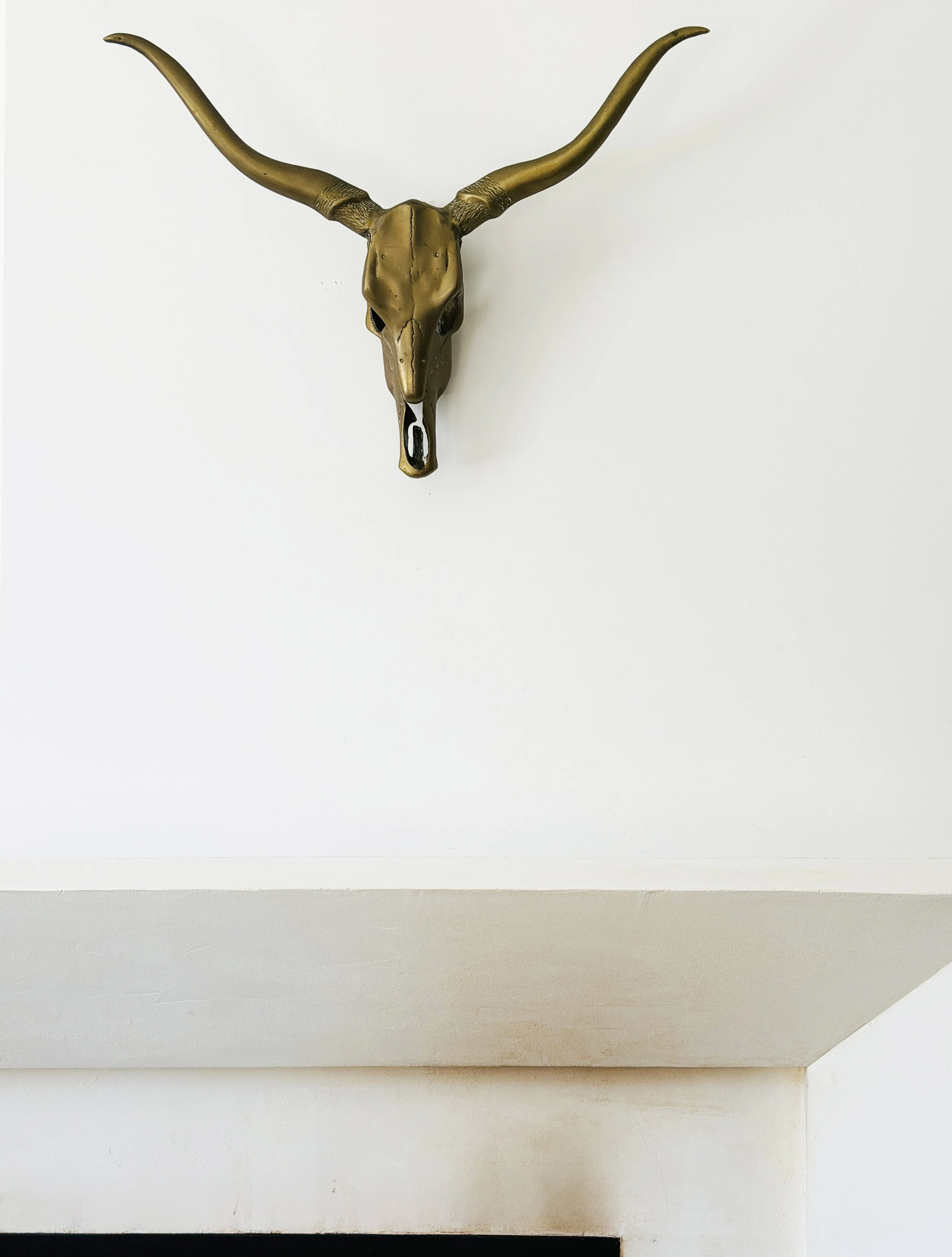 MATERI(A)NTIQUES LARGE HANGING CAST BRASS DEER SKULL WITH ANTLERS 552-A.jpg