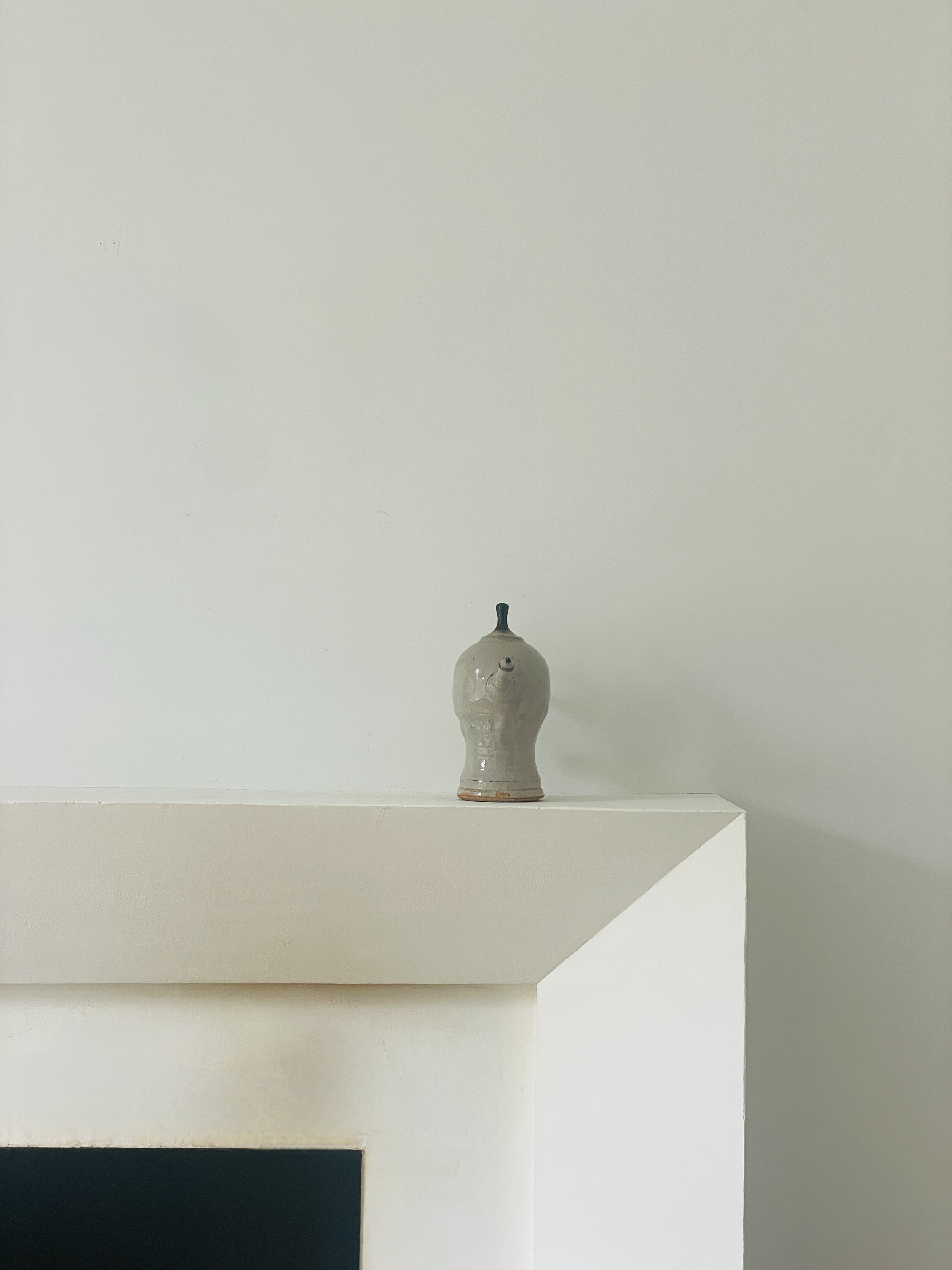 MATERI(A)NTIQUES MEDIUM IVORY AND GREY GLAZE CERAMIC FACE SCULPTURE(4).jpg