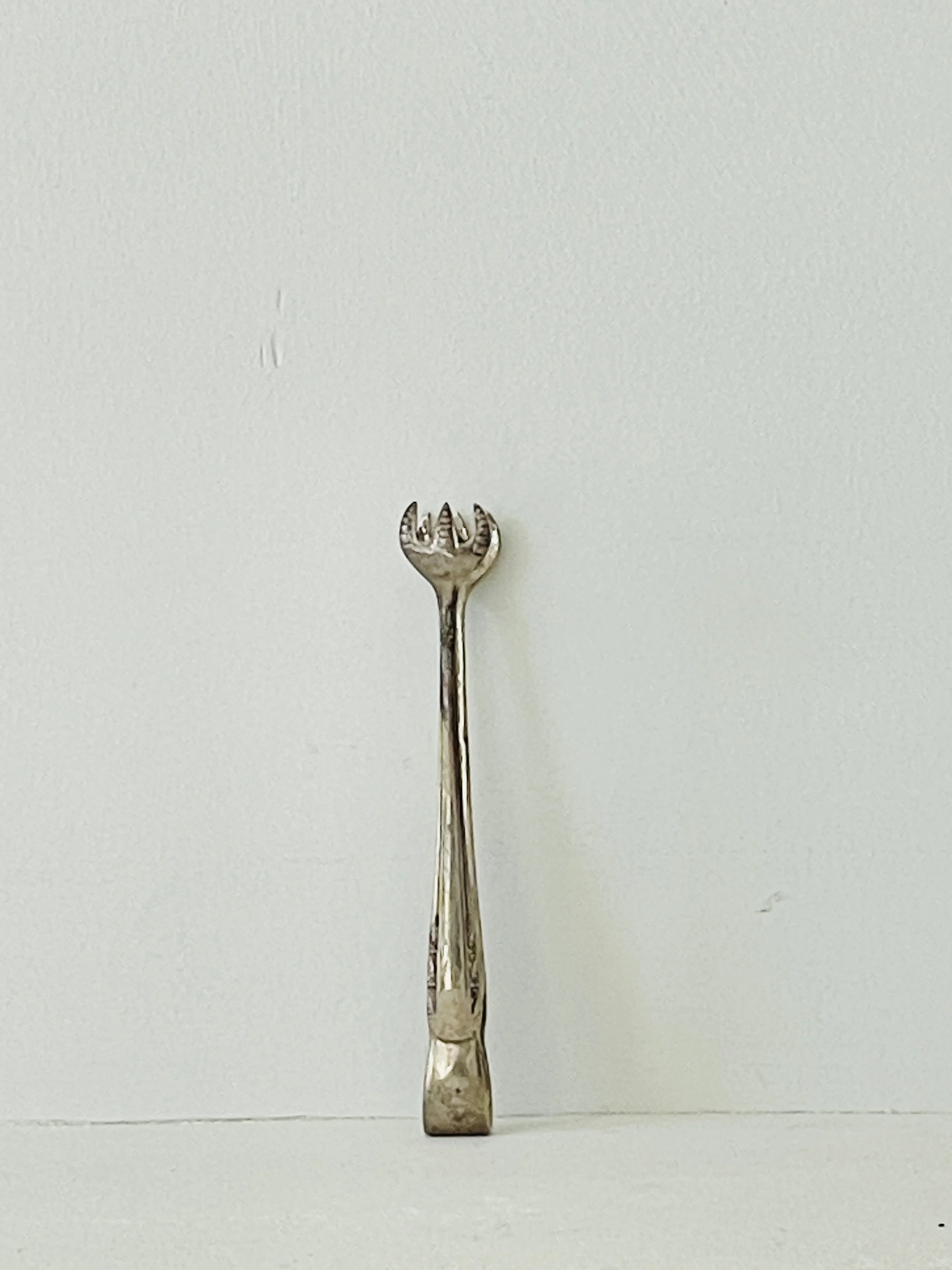 MATERI(A)NTIQUES STERLING SILVER SMALL SERVING TONGS(2).jpg