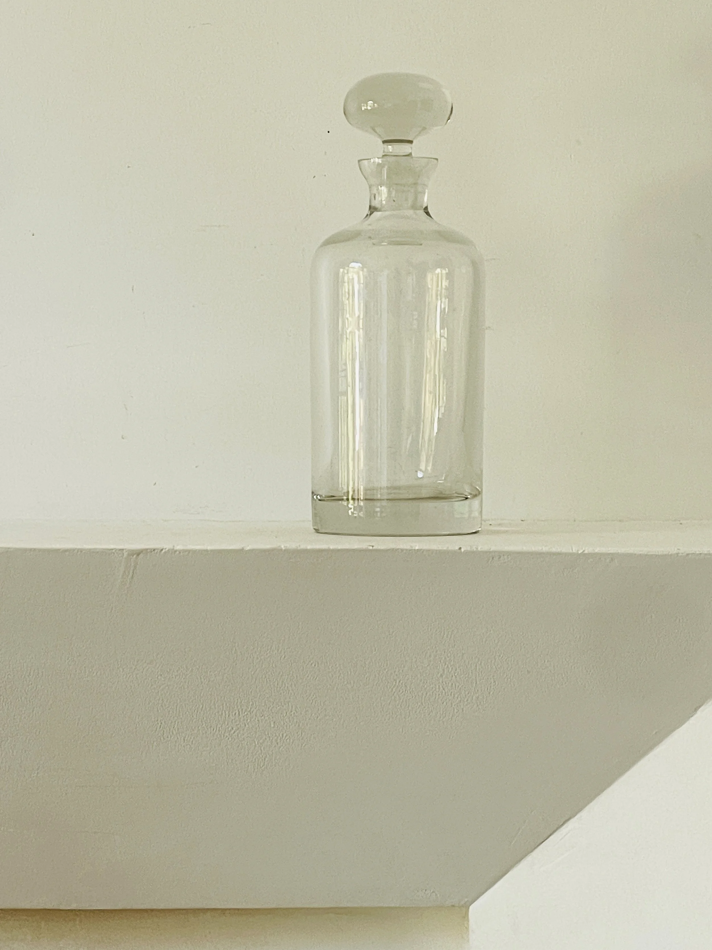 MATERI(A)NTIQUES MEDIUM SLOPED SHOULDER  BLOWN GLASS DECANTER WITH BLOWN GLASS STOPPER(2).jpg