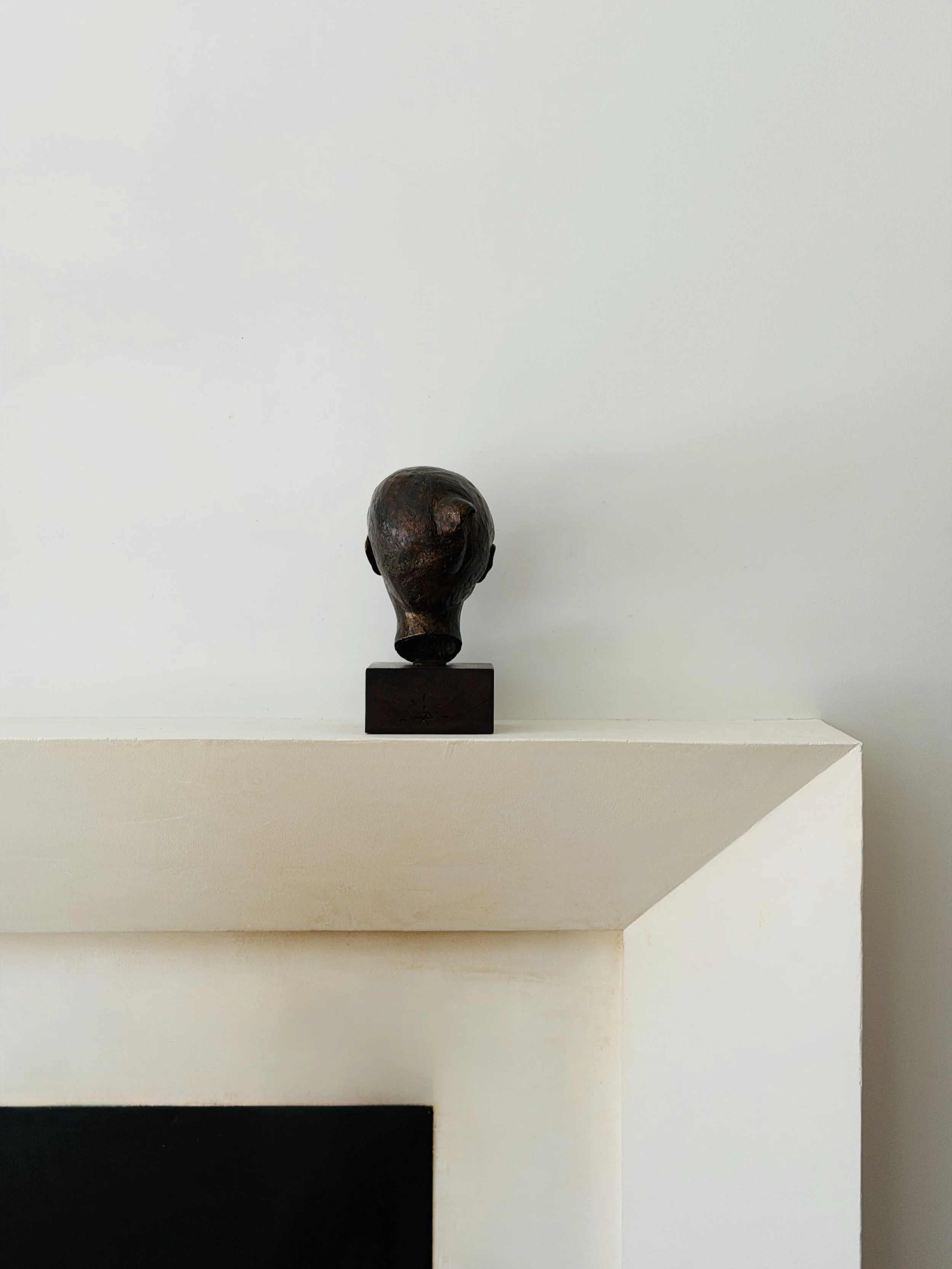 MATERI(A)NTIQUES MEDIUM BRONZE FEMALE BUST ON WOODEN STAND.5.jpg