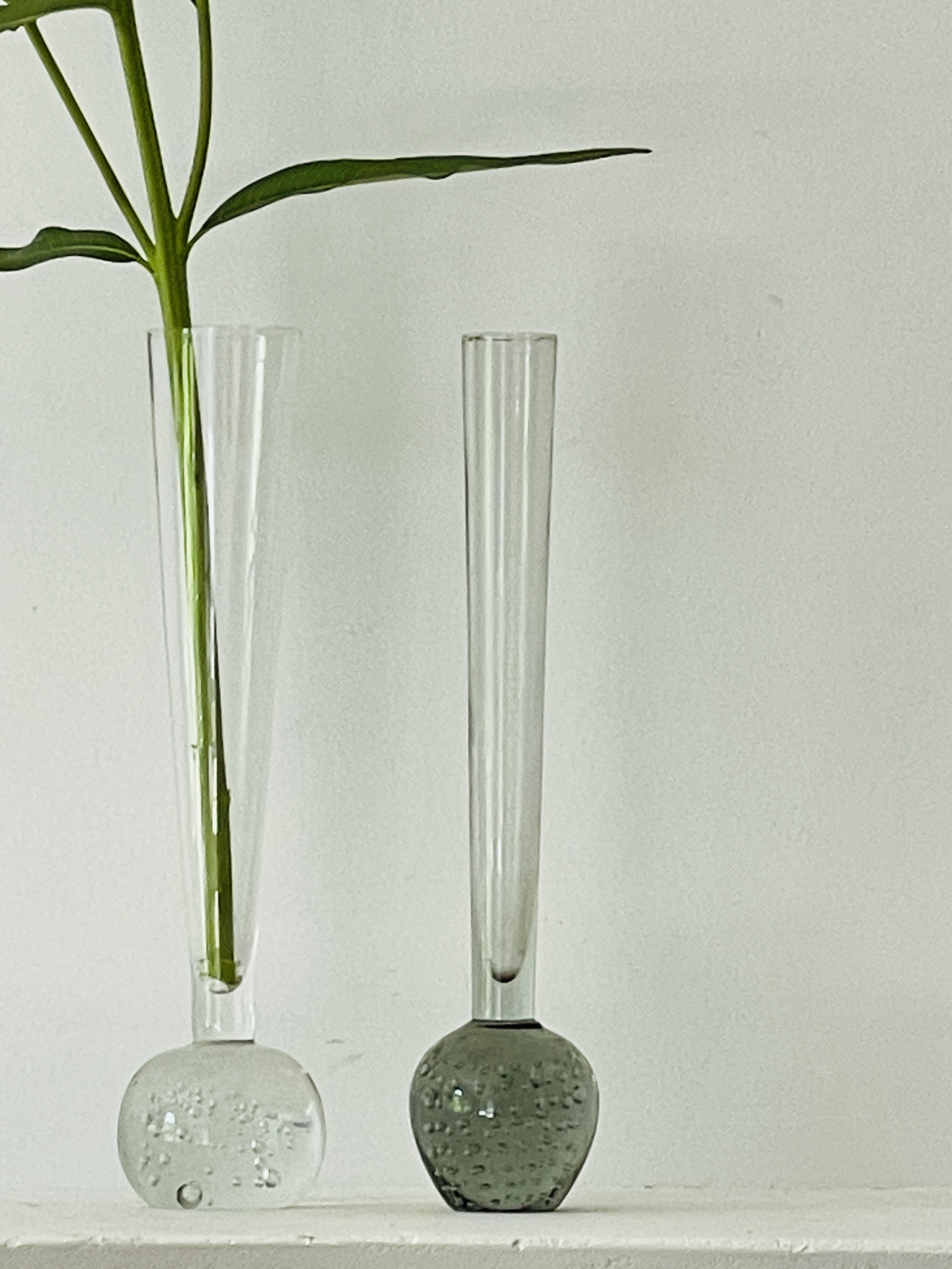 MATERI(A)NTIQUES SET OF CHARCOAL AND CLEAR SMALL BLOWN GLASS BUBBLE VASES(2).jpg