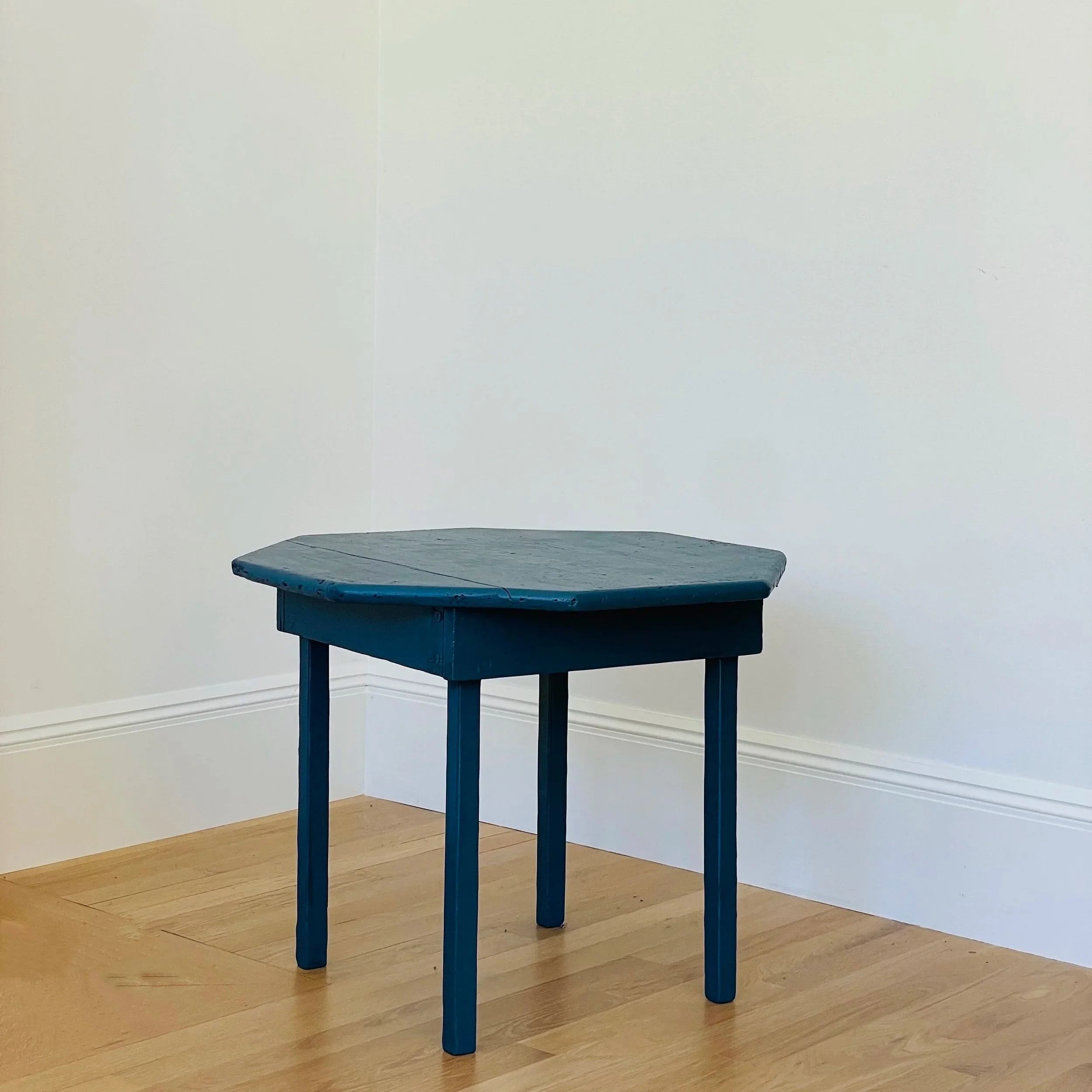 MATERI%28A%29NTIQUES+BLUE+PAINTED+WOOD+CHILDRENS+TABLE+AND+CHAIRS+SET%284%29.jpg