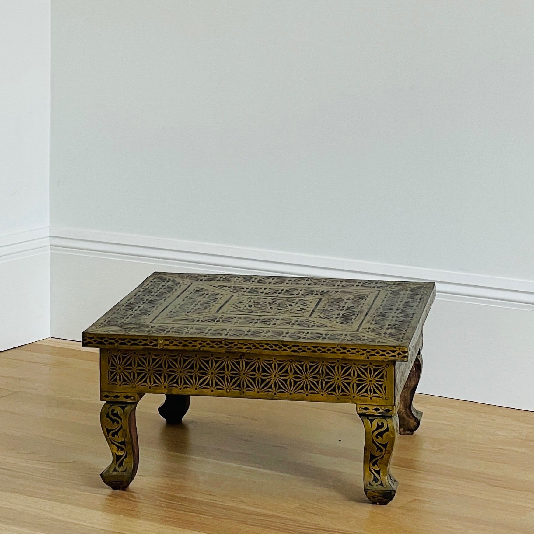 MATERI%28A%29NTIQUES+WOODEN+WITH+BRASS+INLAY+SIDE+TABLE%284%29.jpg