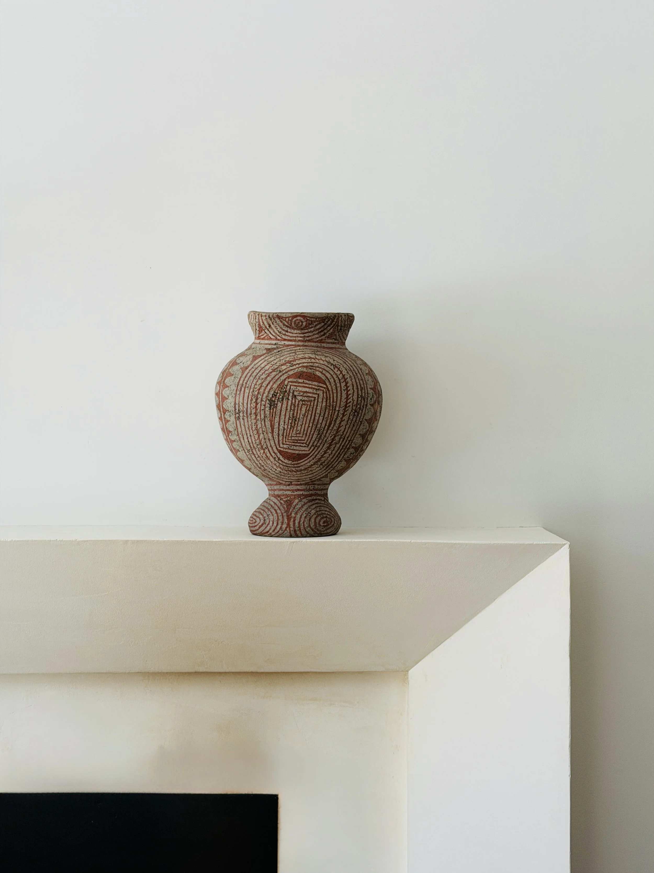 MATERI(A)NTIQUES MEDIUM THAI FOOTED VESSEL WITH WIDE MOUTH AND PATTERN.2.jpg