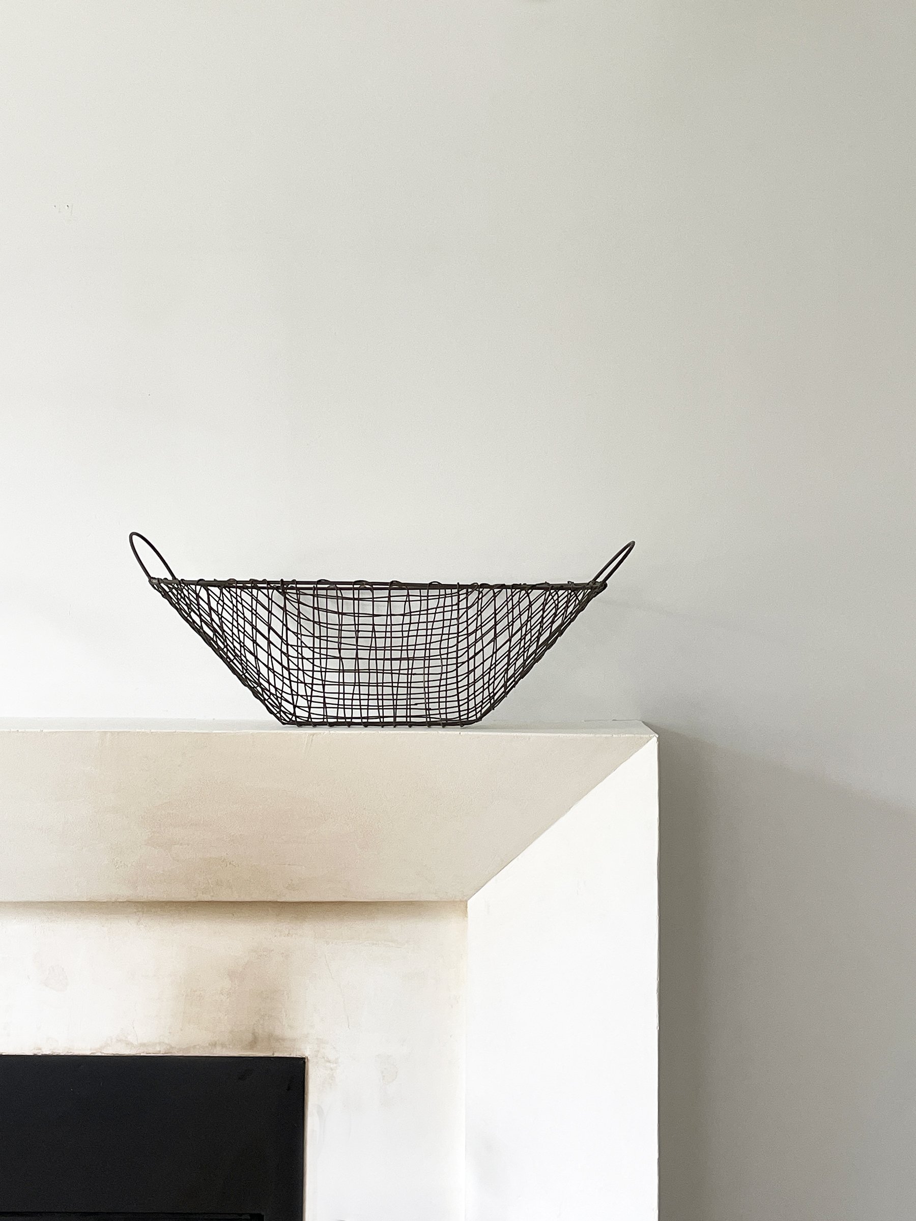 MATERI(A)NTIQUES LARGE PRIMITIVE WIRE BASKET(3).jpg