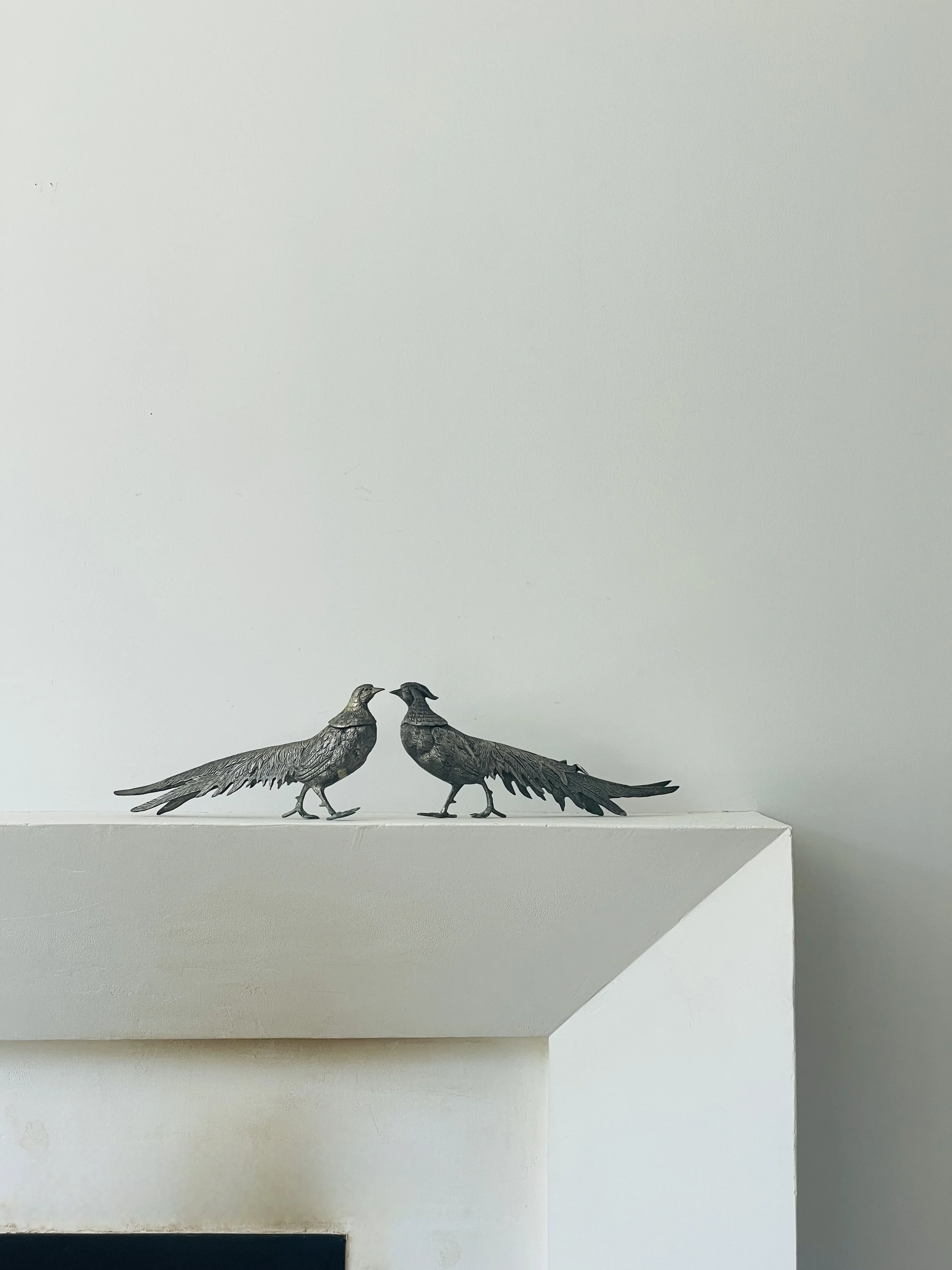 MATERI(A)NTIQUES LARGE METAL PHEASANT PAIR(5).jpg