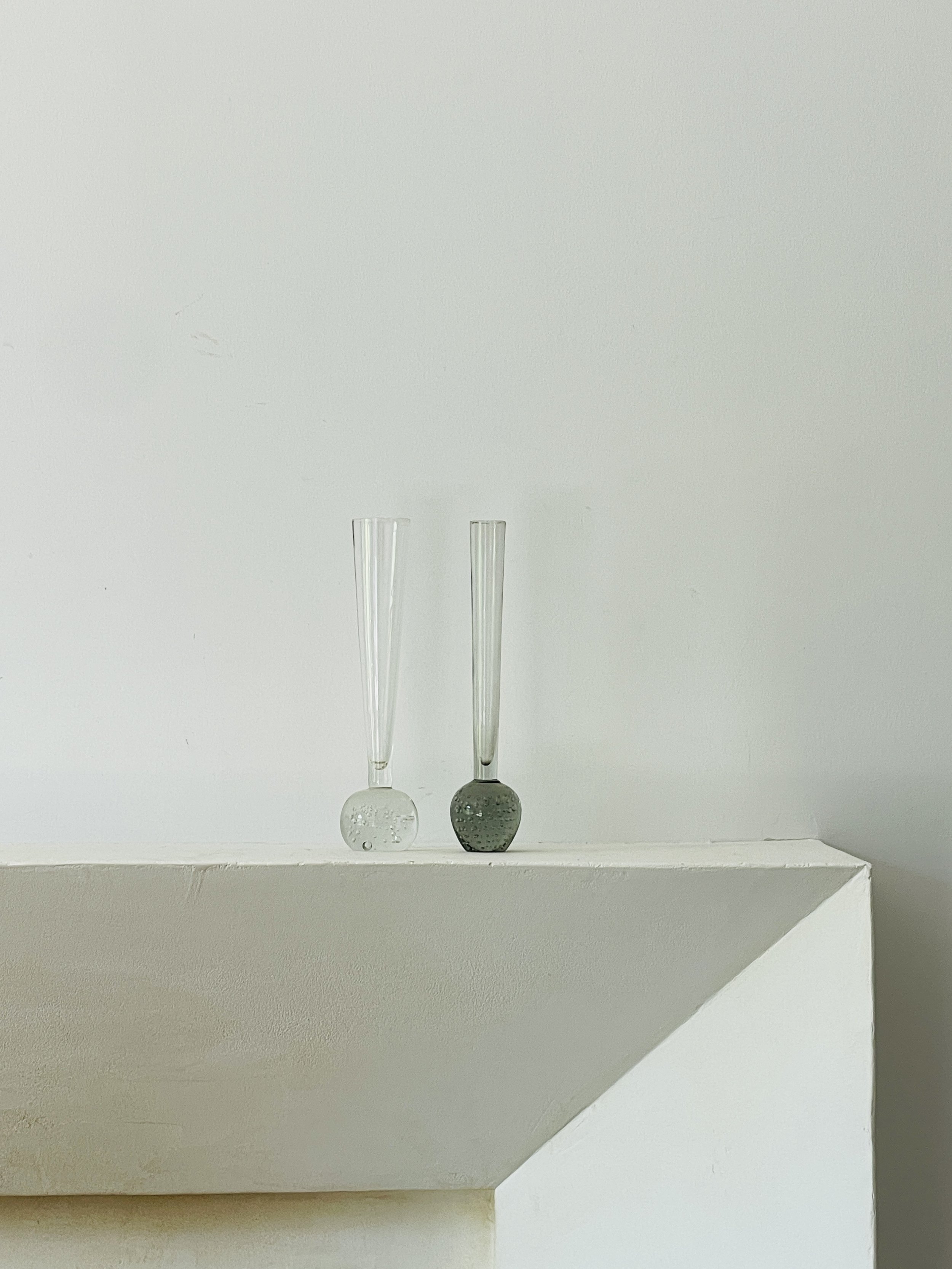 MATERI(A)NTIQUES SET OF CHARCOAL AND CLEAR SMALL BLOWN GLASS BUBBLE VASES(40.jpg