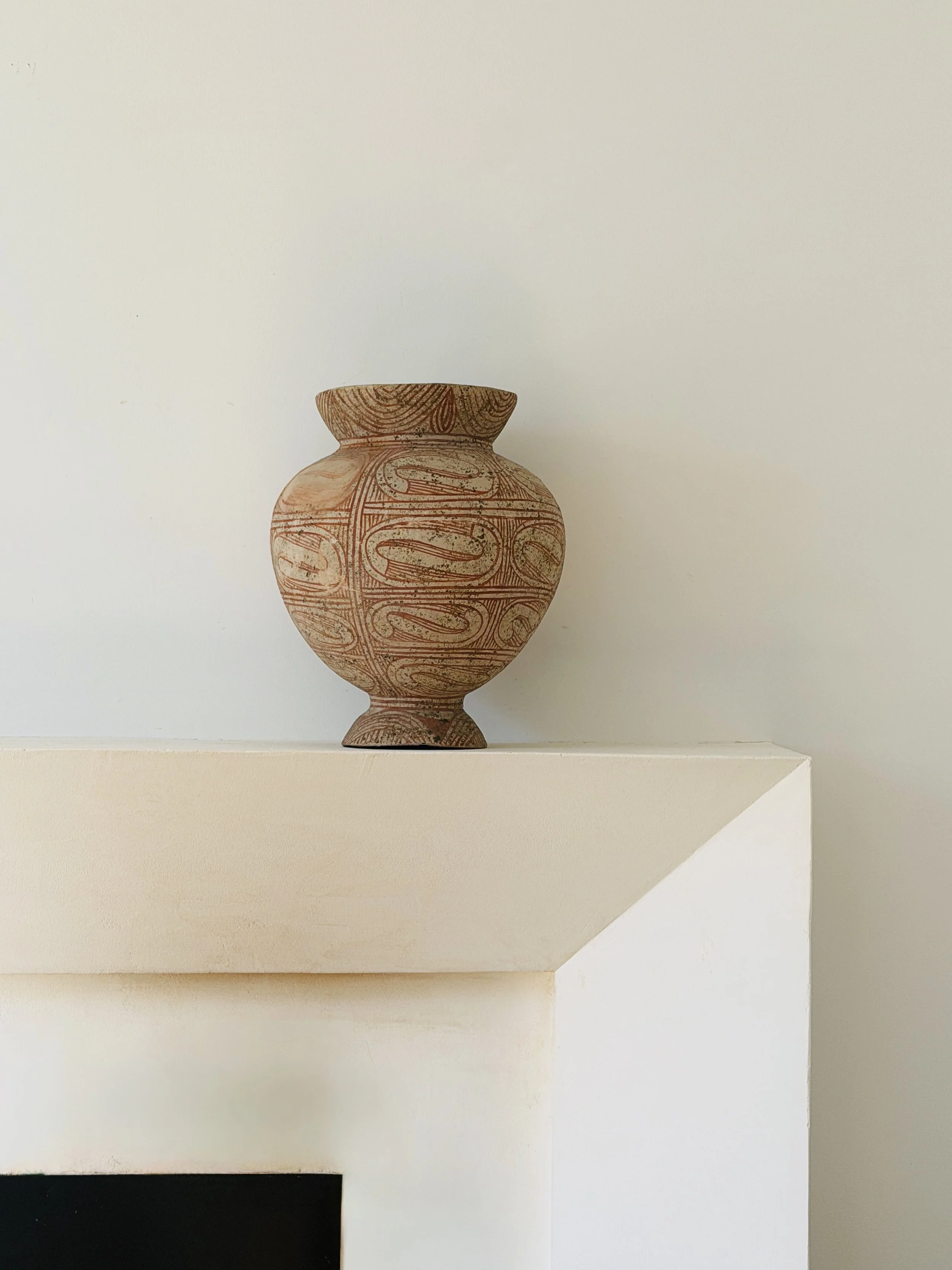 MATERI(A)NTIQUES MEDIUM THAI FOOTED VESSEL WITH PATTERN