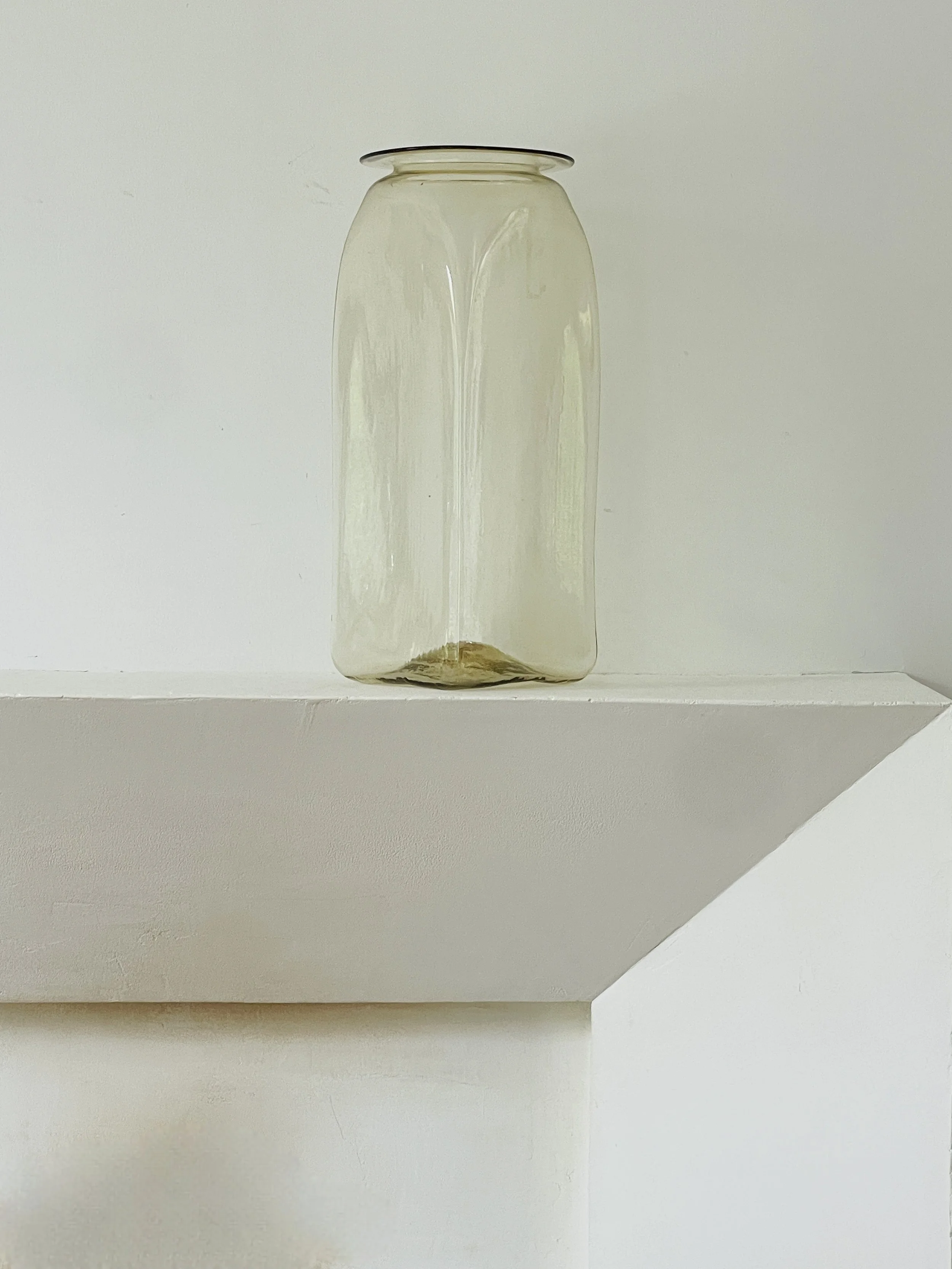 MATERI(A)NTIQUES PALE YELLOW OCHRE SQAURE BLOWN GLASS VASE(3).jpg